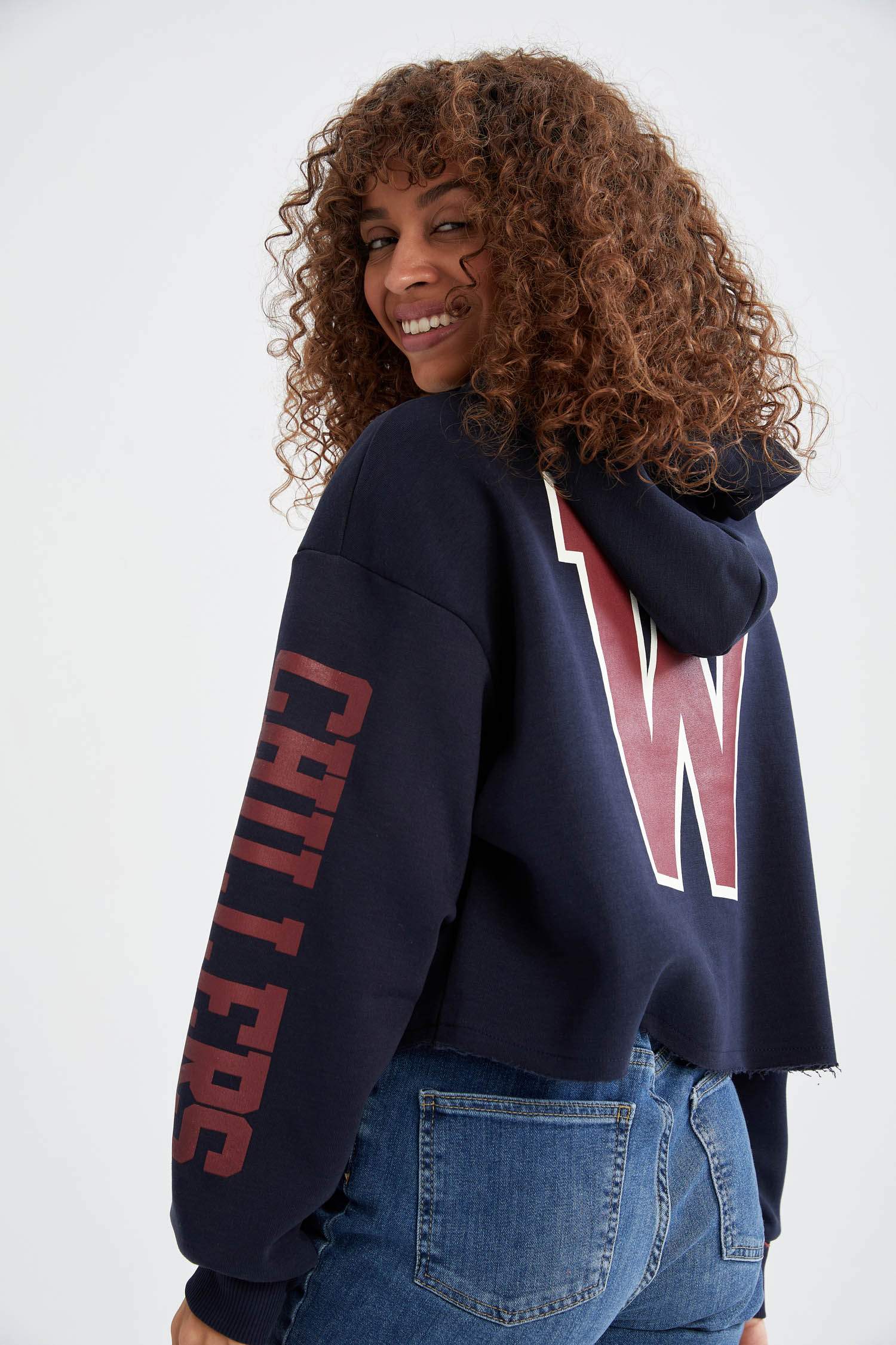 Kolej Baskılı Kapüşonlu Oversize Fit Crop Sweatshirt