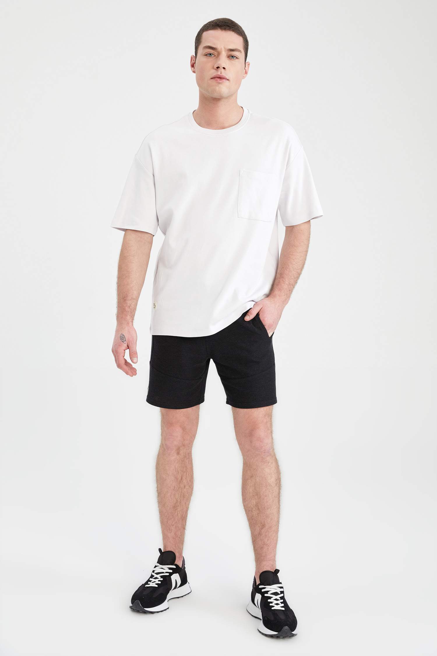 Slim Fit Cep Detaylı Geri Dönüşümlü Şort