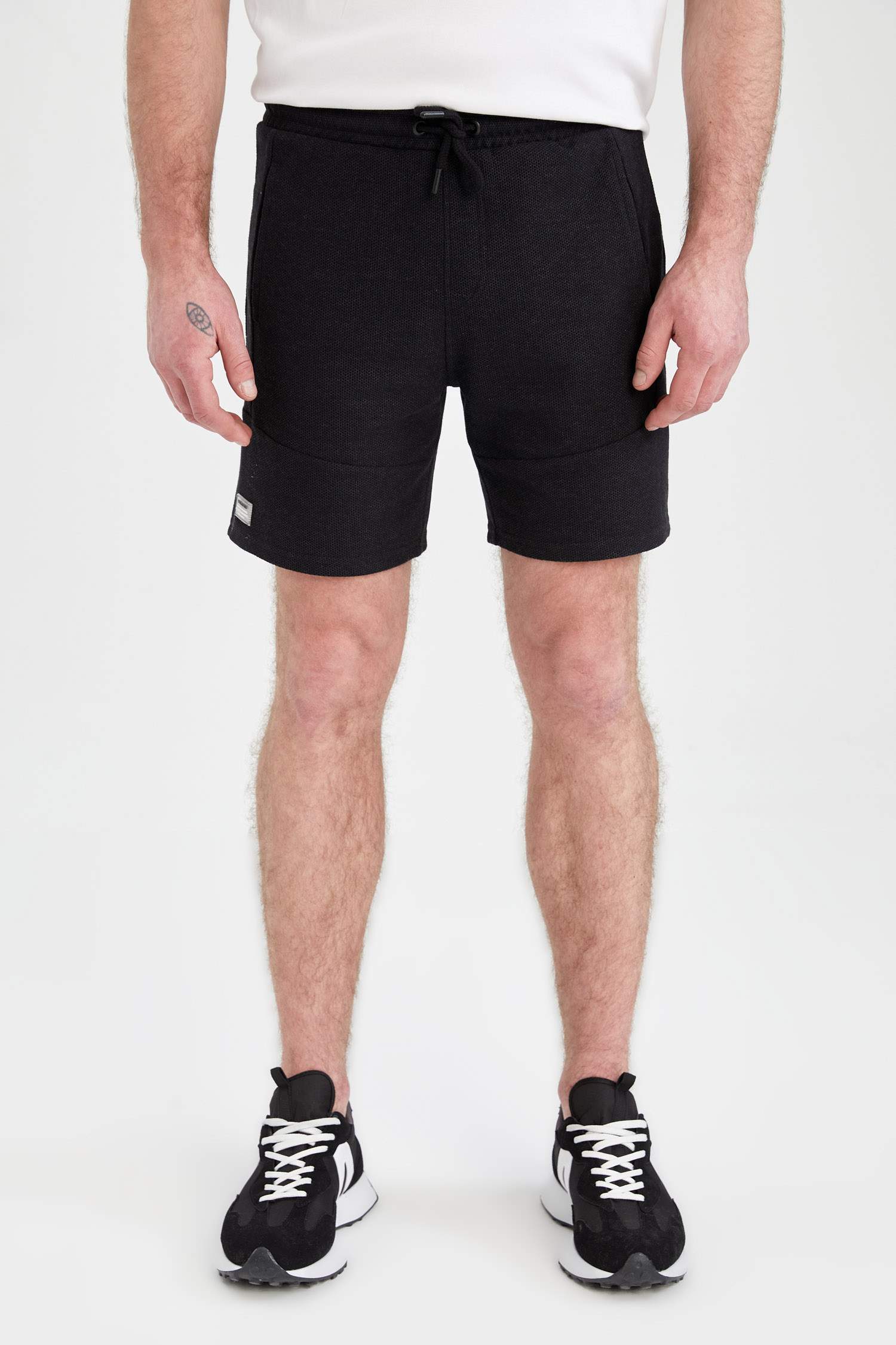 Slim Fit Cep Detaylı Geri Dönüşümlü Şort