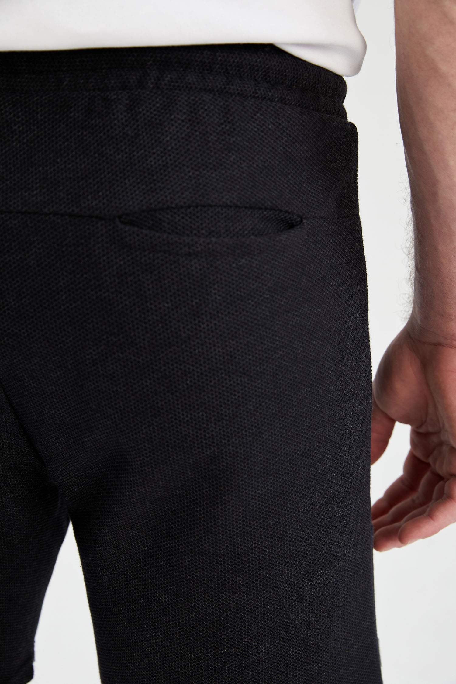Slim Fit Cep Detaylı Geri Dönüşümlü Şort