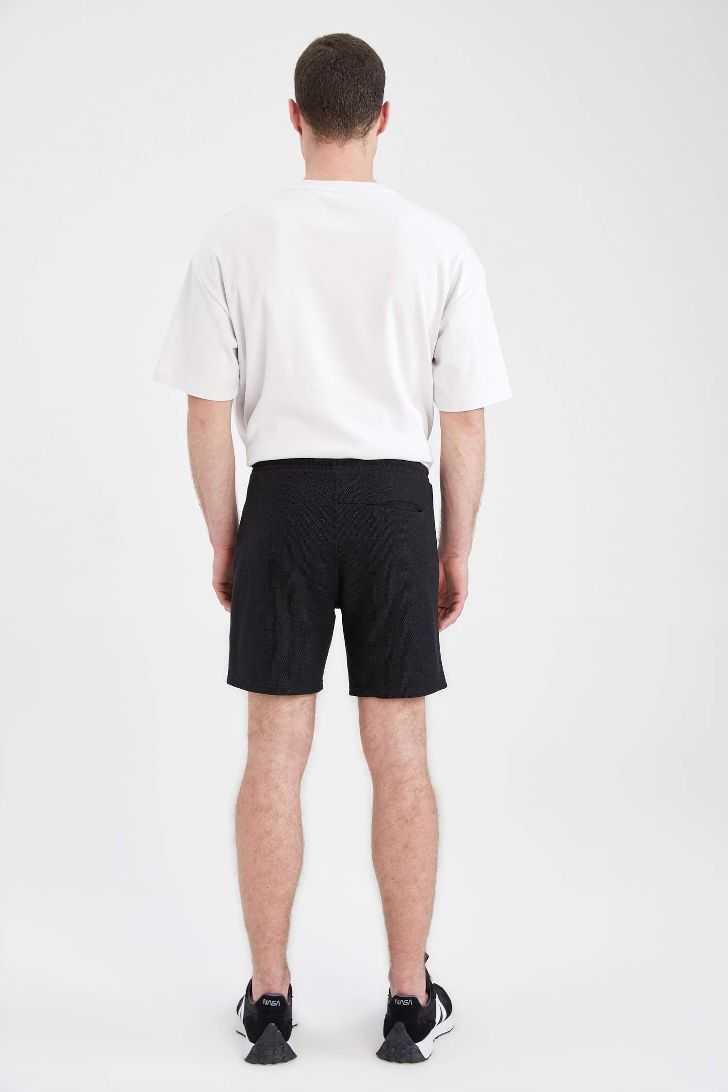 Slim Fit Cep Detaylı Geri Dönüşümlü Şort