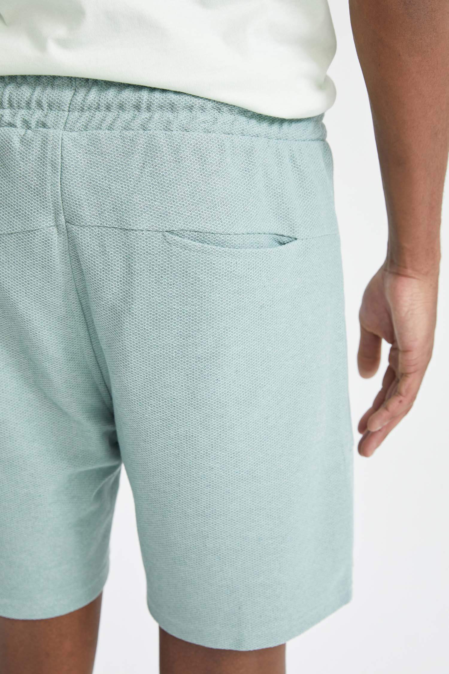 Slim Fit Cep Detaylı Geri Dönüşümlü Şort