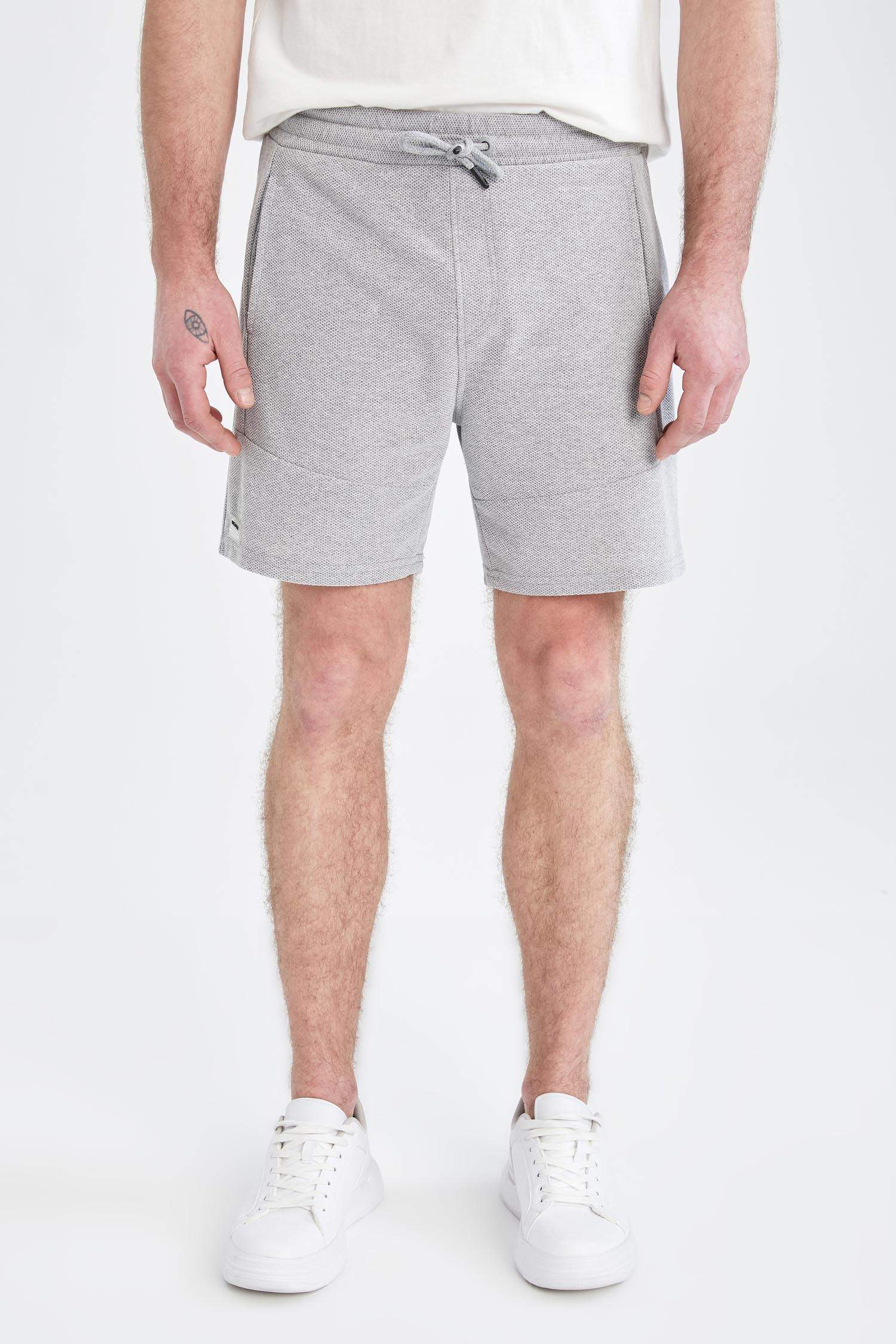 Slim Fit Cep Detaylı Geri Dönüşümlü Şort