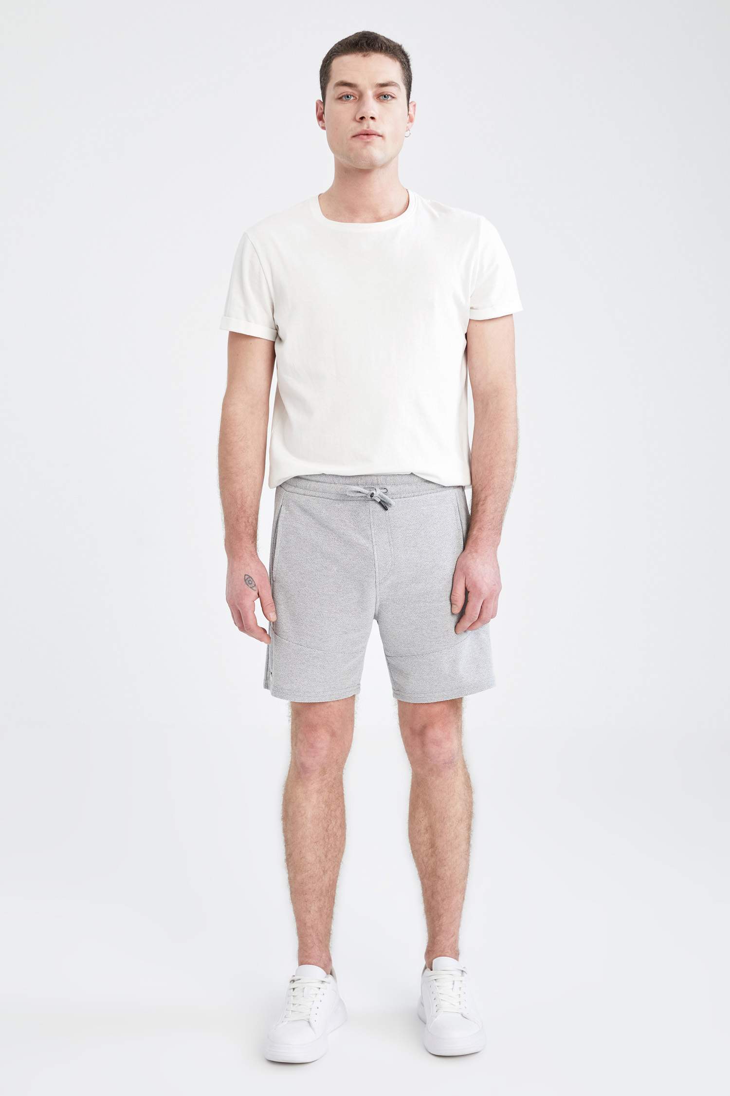 Slim Fit Cep Detaylı Geri Dönüşümlü Şort
