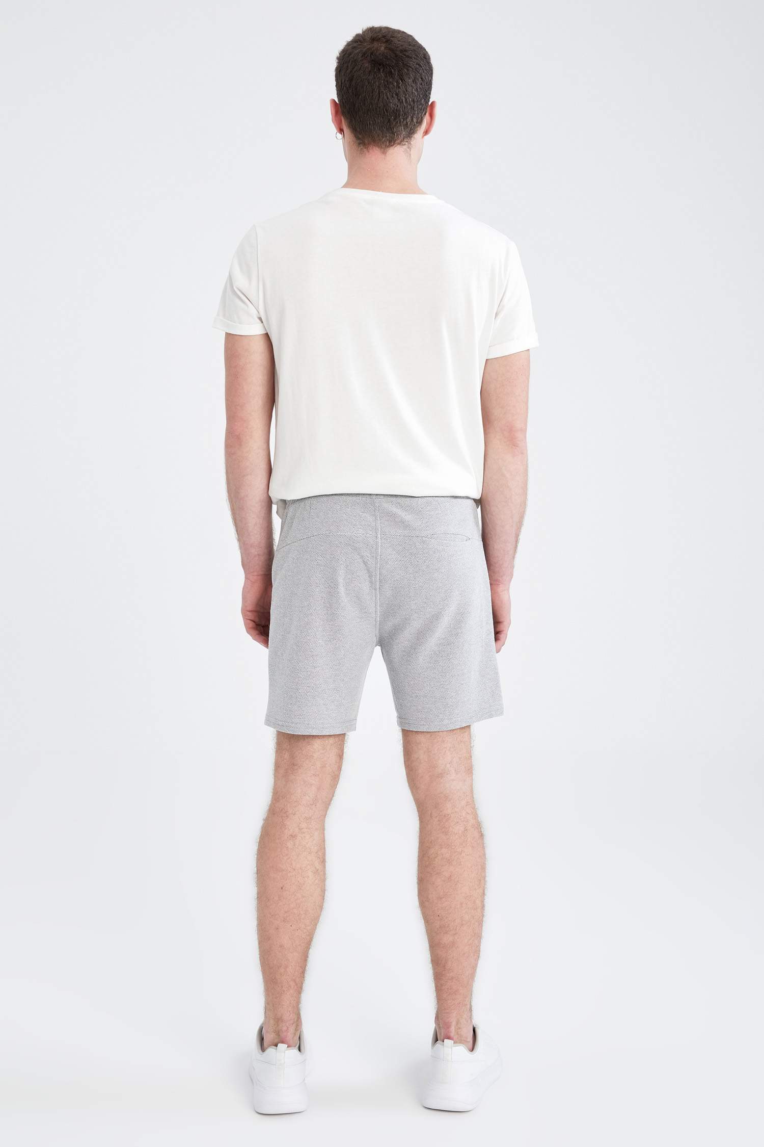 Slim Fit Cep Detaylı Geri Dönüşümlü Şort