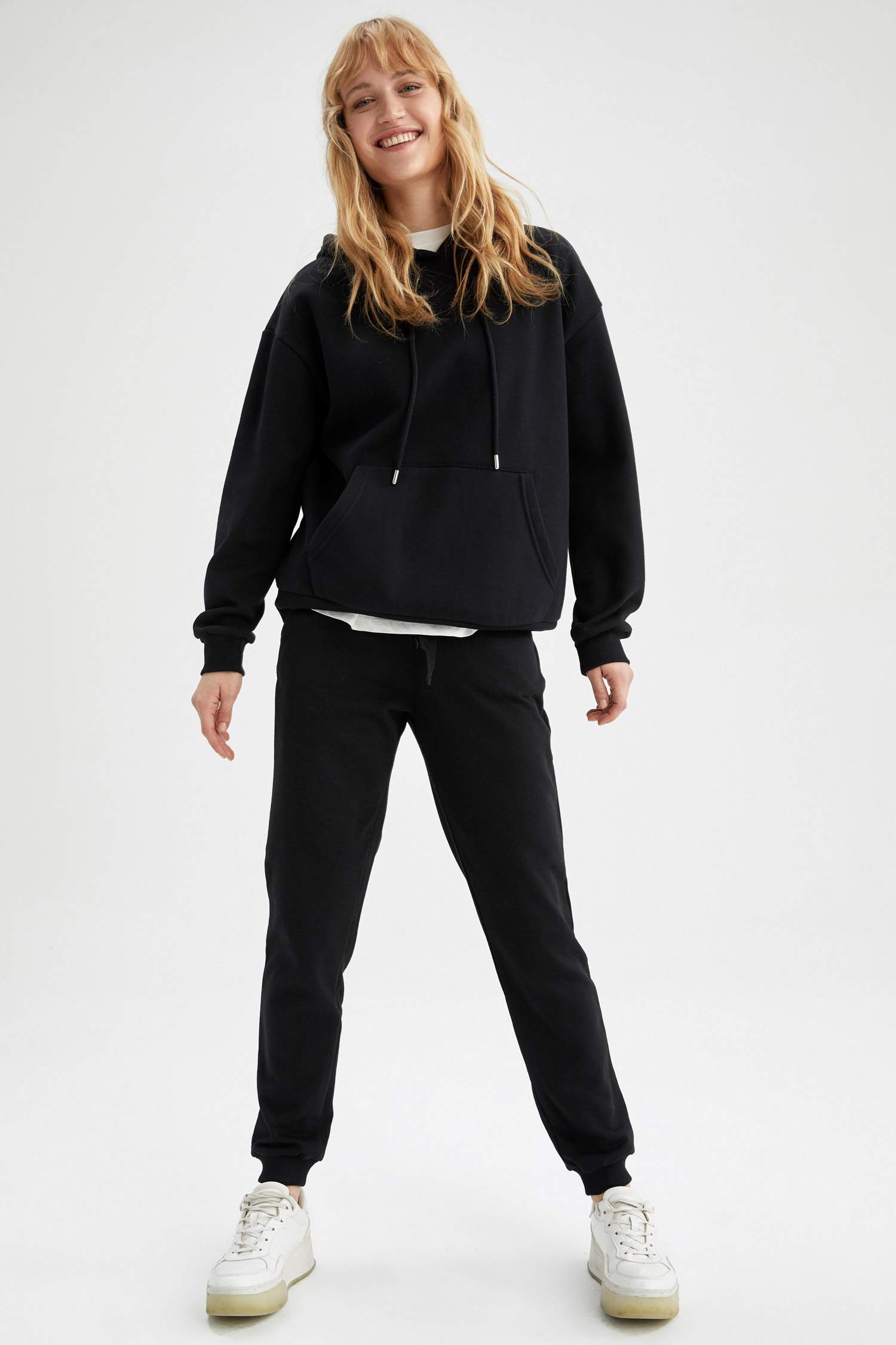 İçi Yumuşak Tüylü Kapüşonlu Kanguru Cepli Relax Fit Sweatshirt
