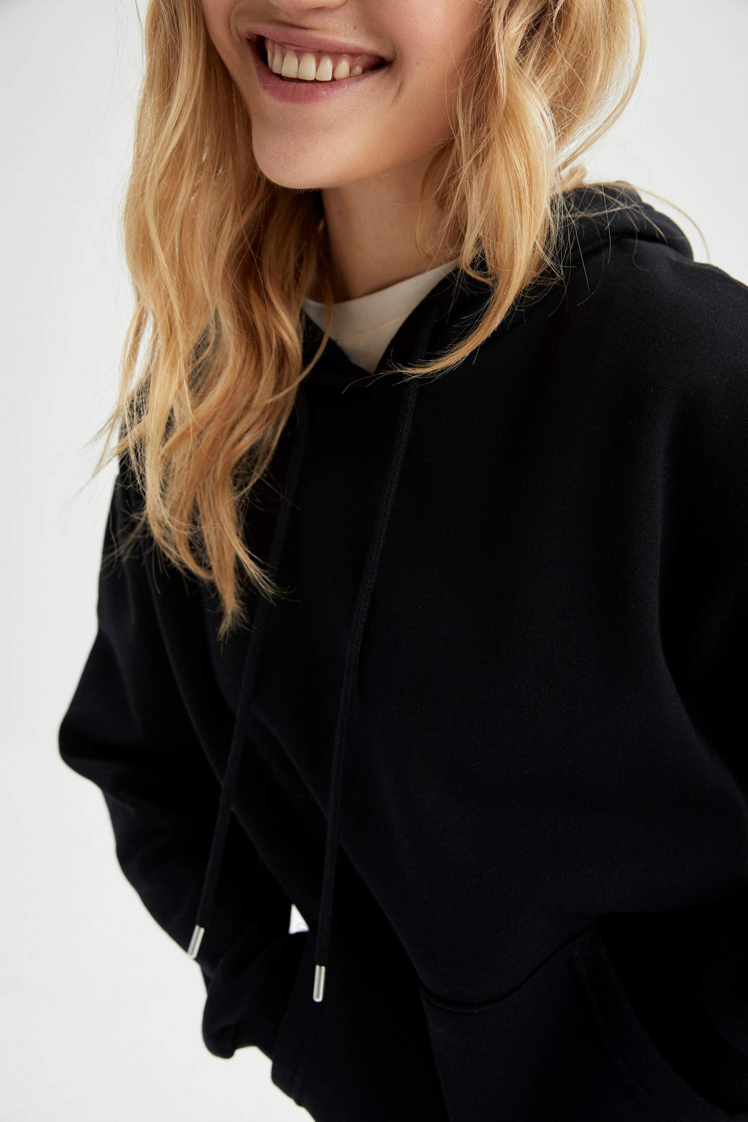 İçi Yumuşak Tüylü Kapüşonlu Kanguru Cepli Relax Fit Sweatshirt