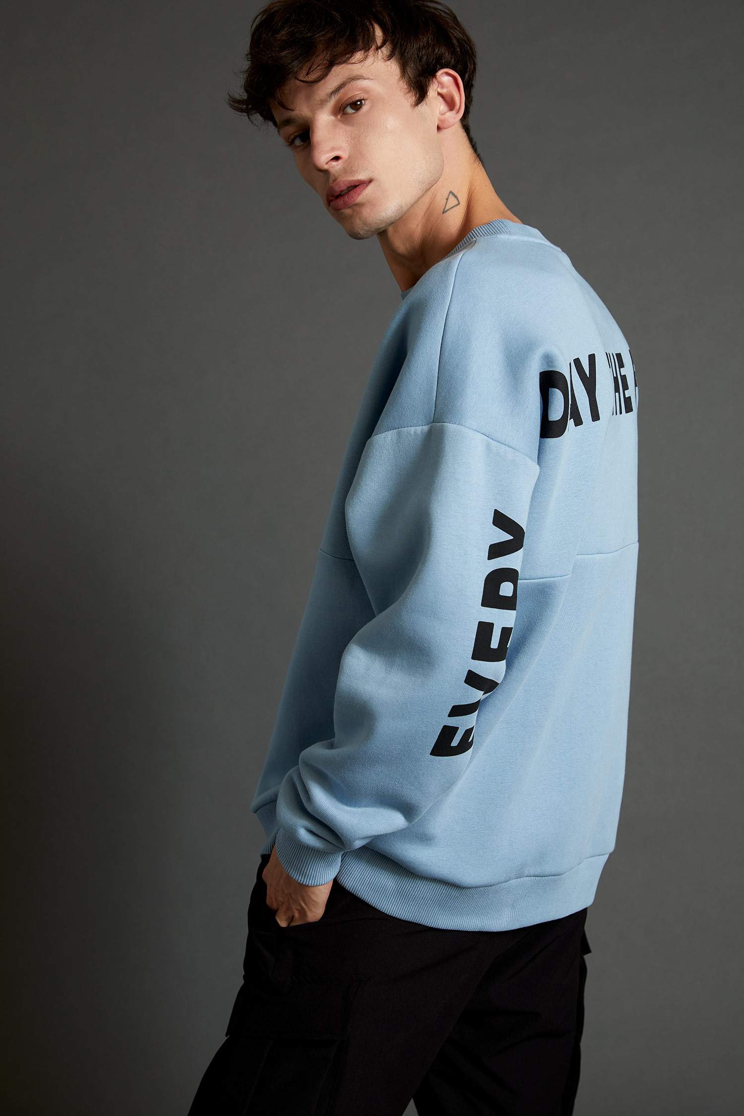 Oversize Fit Bisiklet Yaka Sırt Baskılı Uzun Kollu İçi Yumuşak Tüylü Sweatshirt
