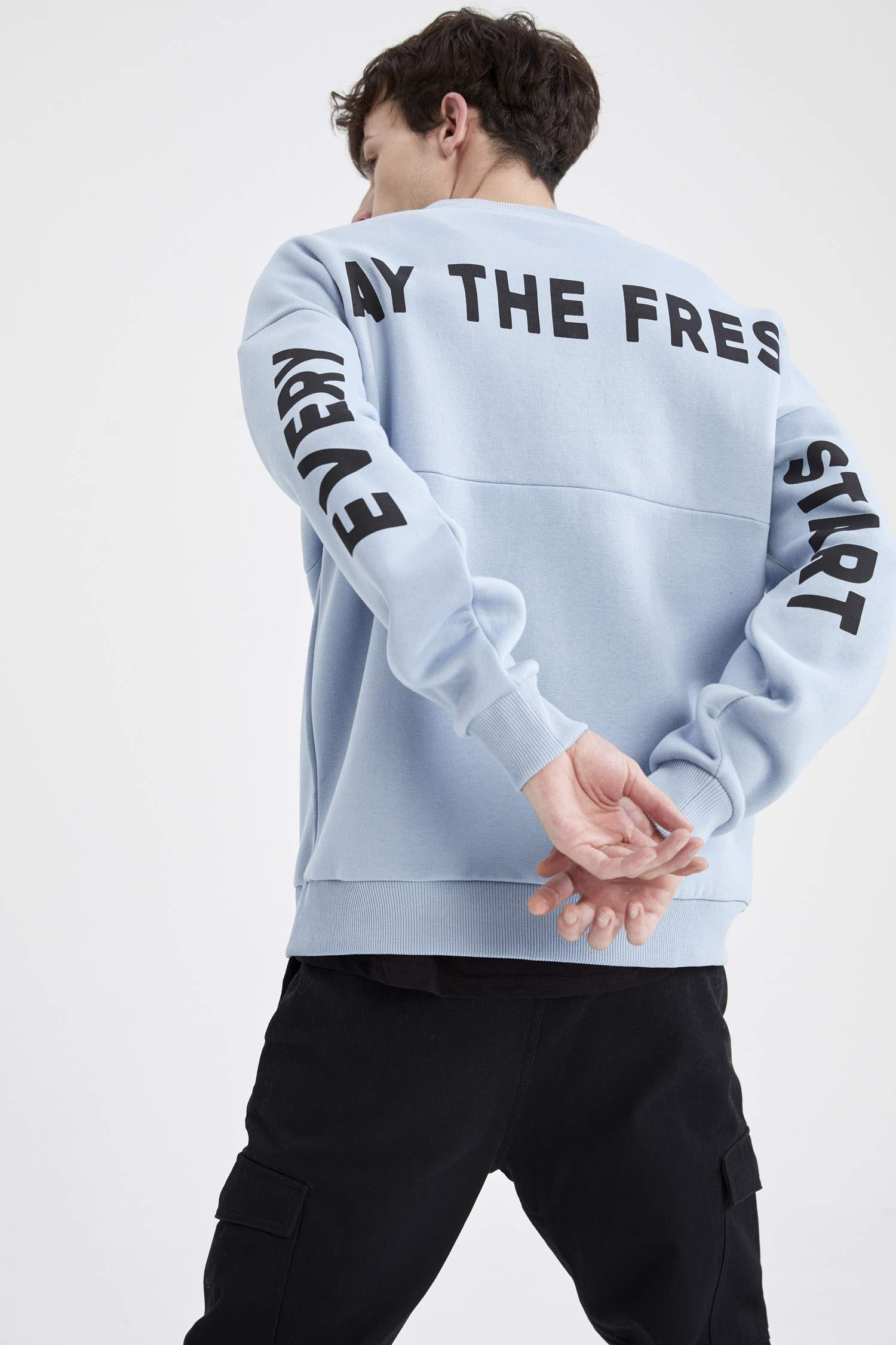 Oversize Fit Bisiklet Yaka Sırt Baskılı Uzun Kollu İçi Yumuşak Tüylü Sweatshirt