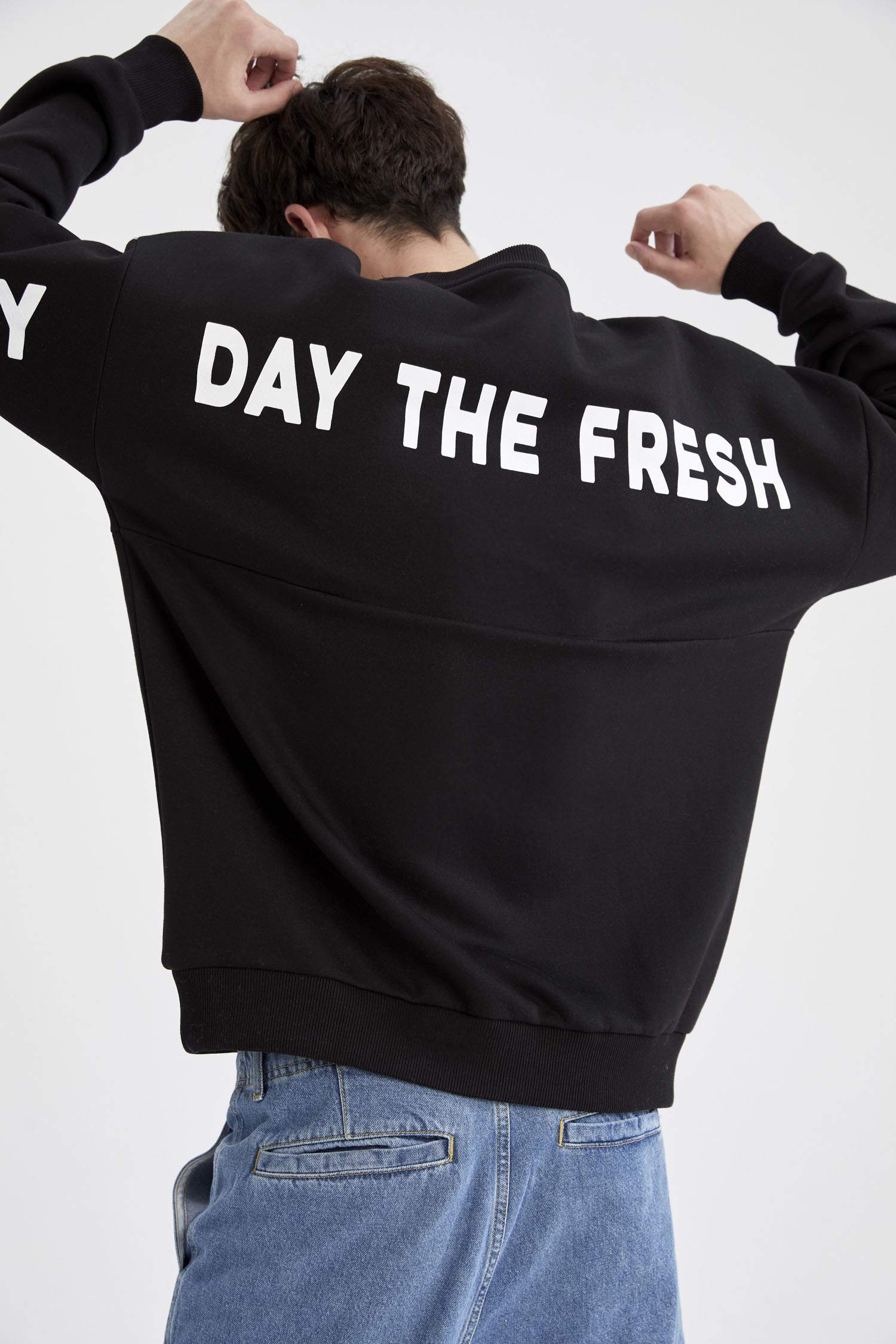 Oversize Fit Bisiklet Yaka Sırt Baskılı Uzun Kollu İçi Yumuşak Tüylü Sweatshirt