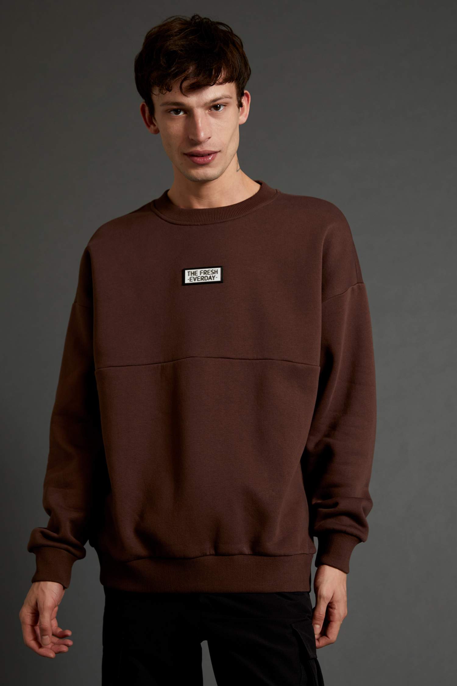 Oversize Fit Bisiklet Yaka Sırt Baskılı Uzun Kollu İçi Yumuşak Tüylü Sweatshirt