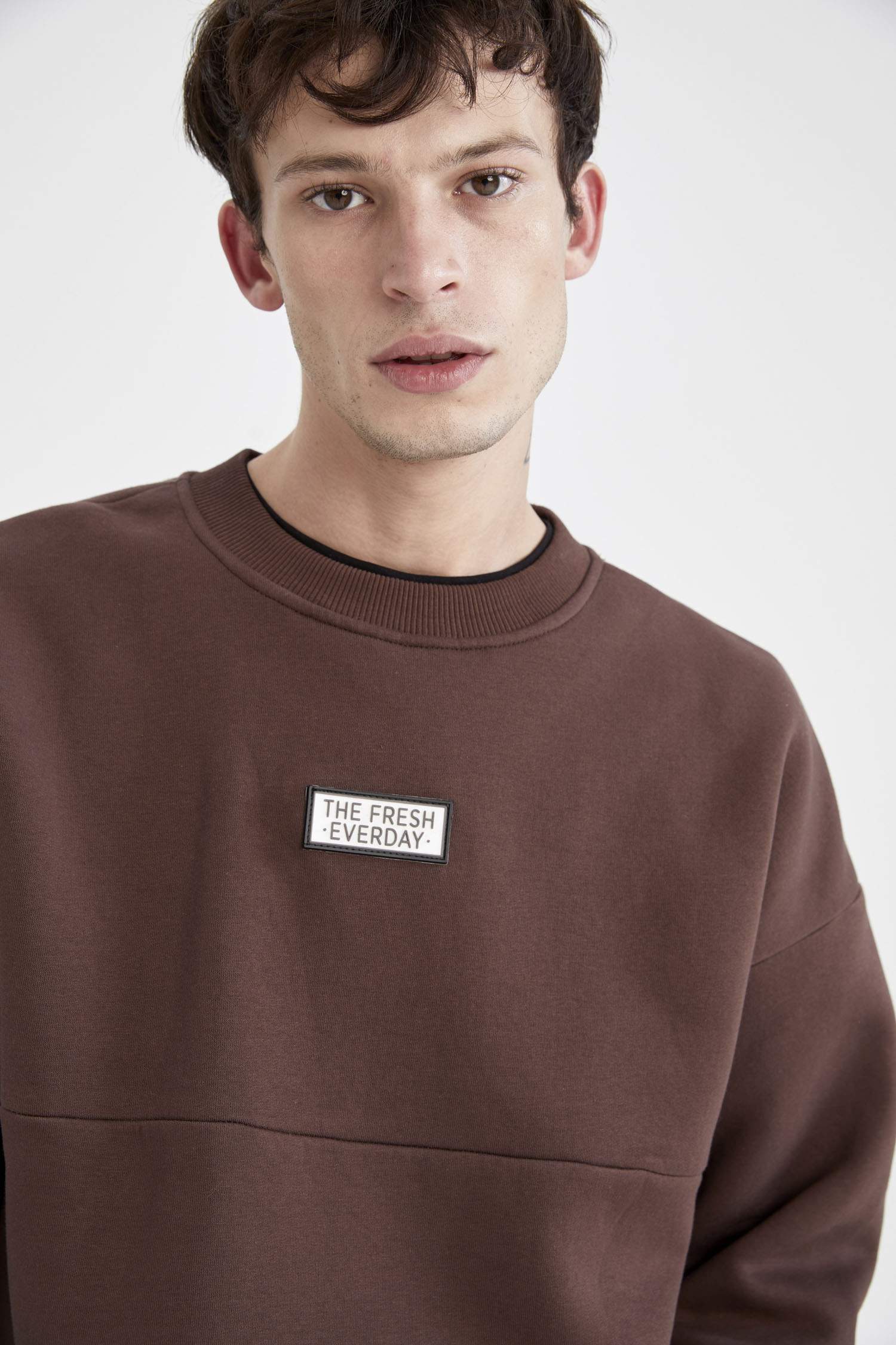 Oversize Fit Bisiklet Yaka Sırt Baskılı Uzun Kollu İçi Yumuşak Tüylü Sweatshirt