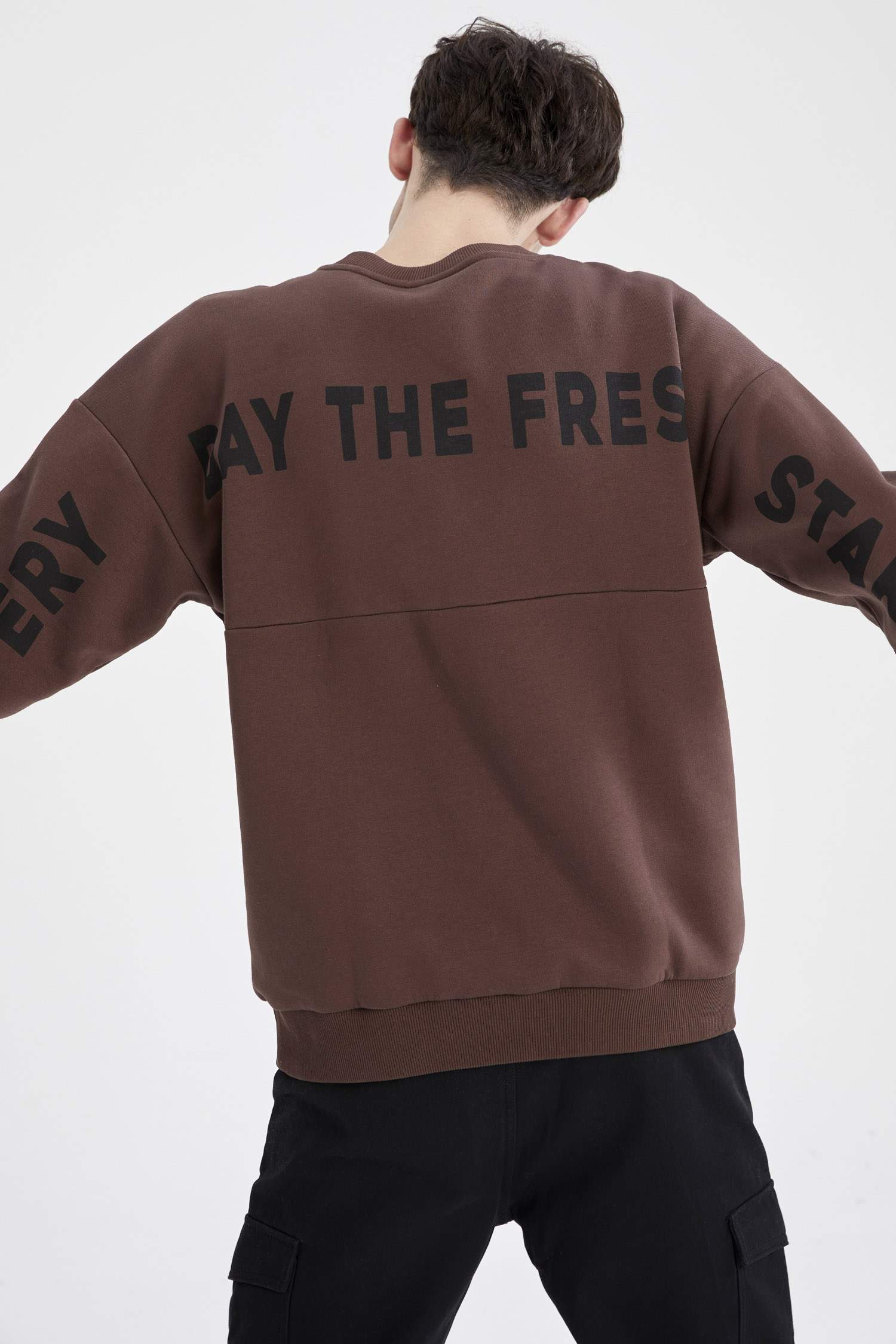 Oversize Fit Bisiklet Yaka Sırt Baskılı Uzun Kollu İçi Yumuşak Tüylü Sweatshirt