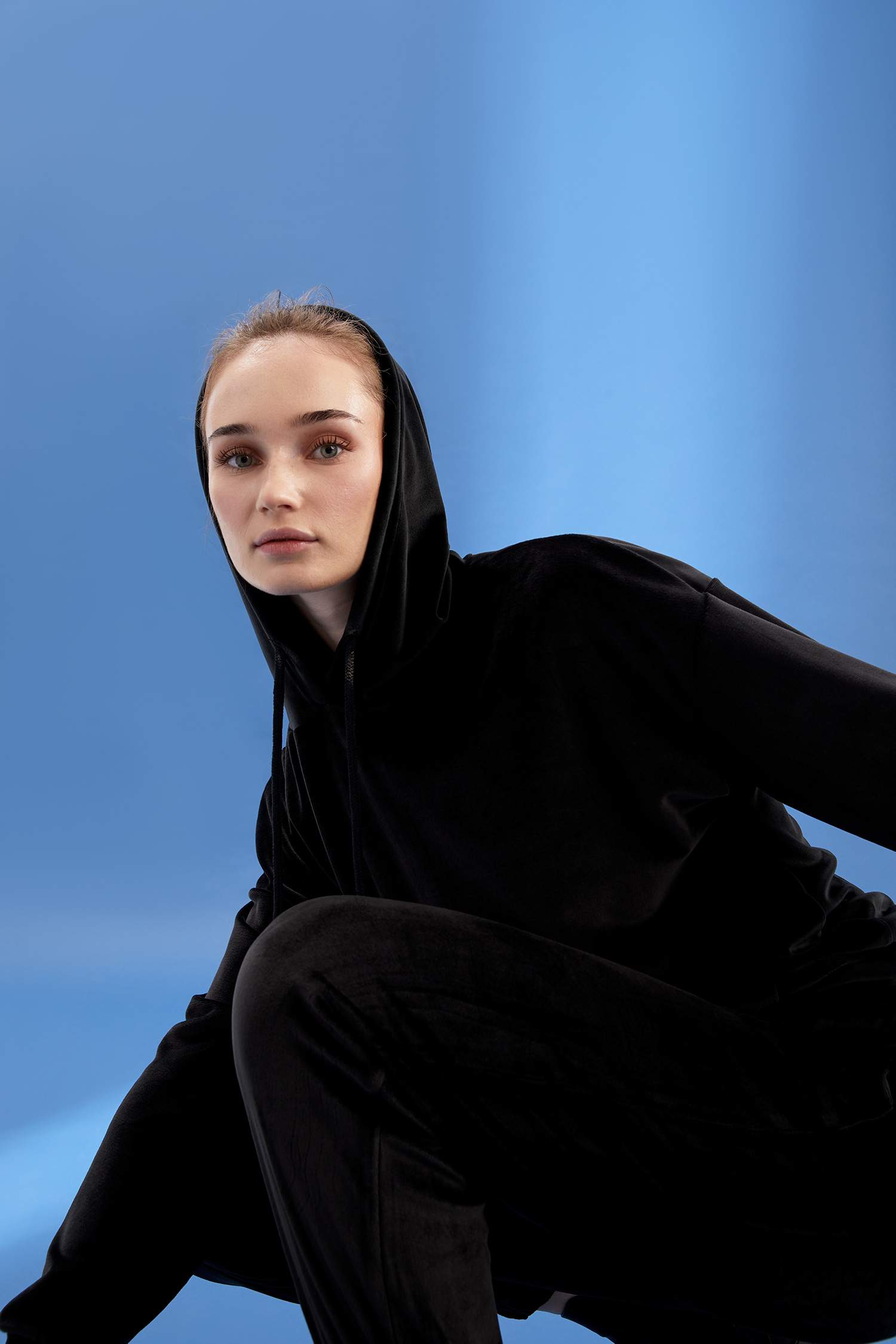 Basic Kapüşonlu Kanguru Cepli Relax Fit Kadife Sweatshirt