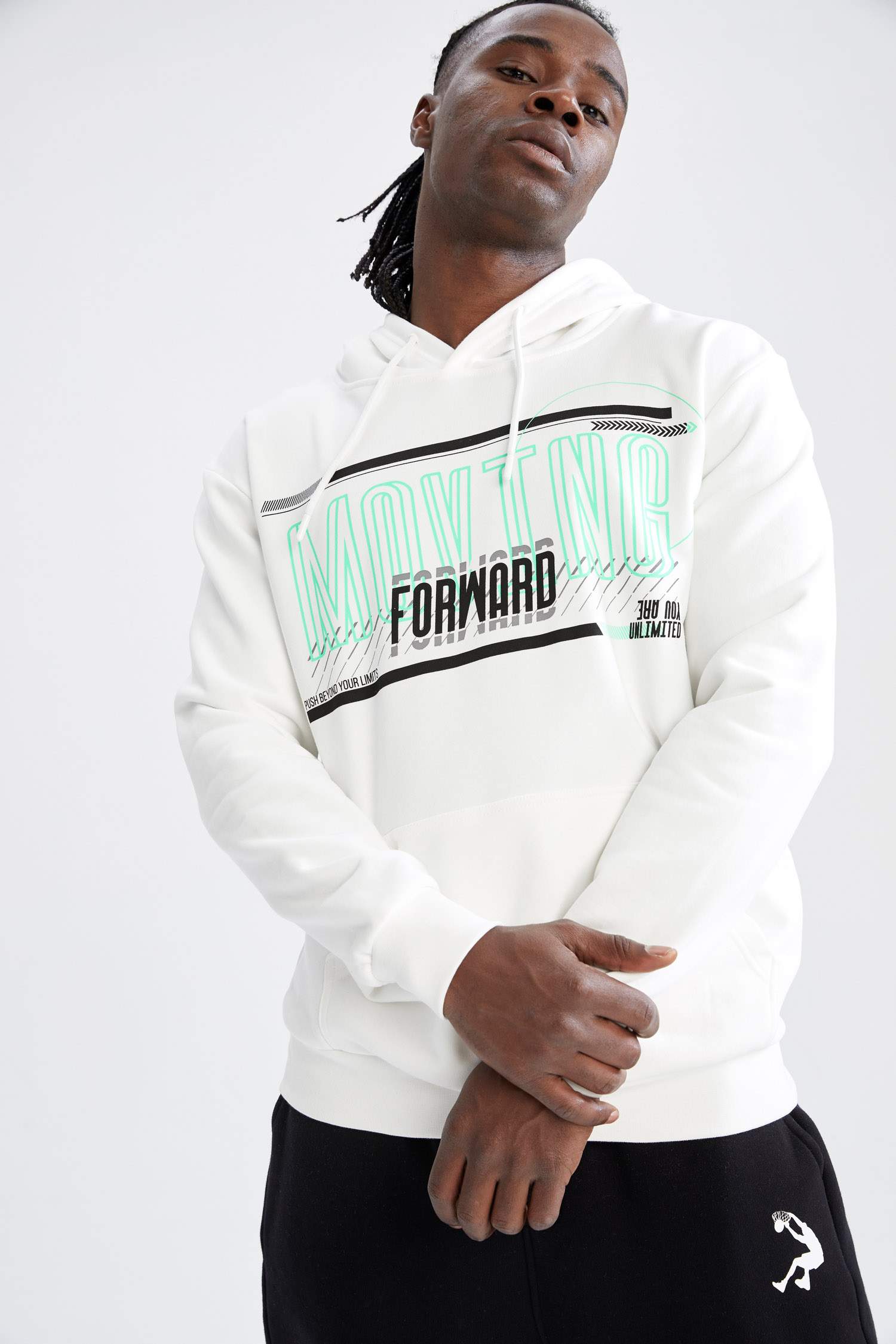 Standart Fit Kapüşonlu Baskılı Uzun Kollu Sweatshirt