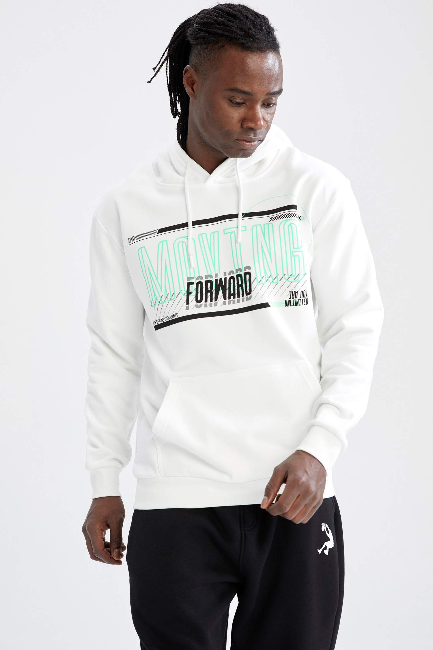 Standart Fit Kapüşonlu Baskılı Uzun Kollu Sweatshirt