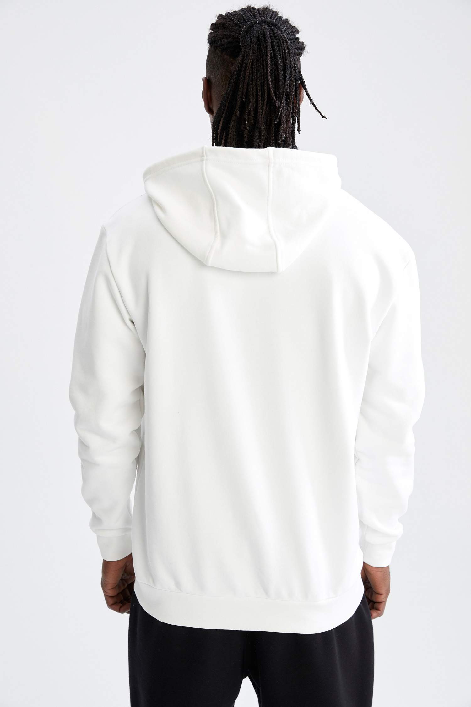 Standart Fit Kapüşonlu Baskılı Uzun Kollu Sweatshirt