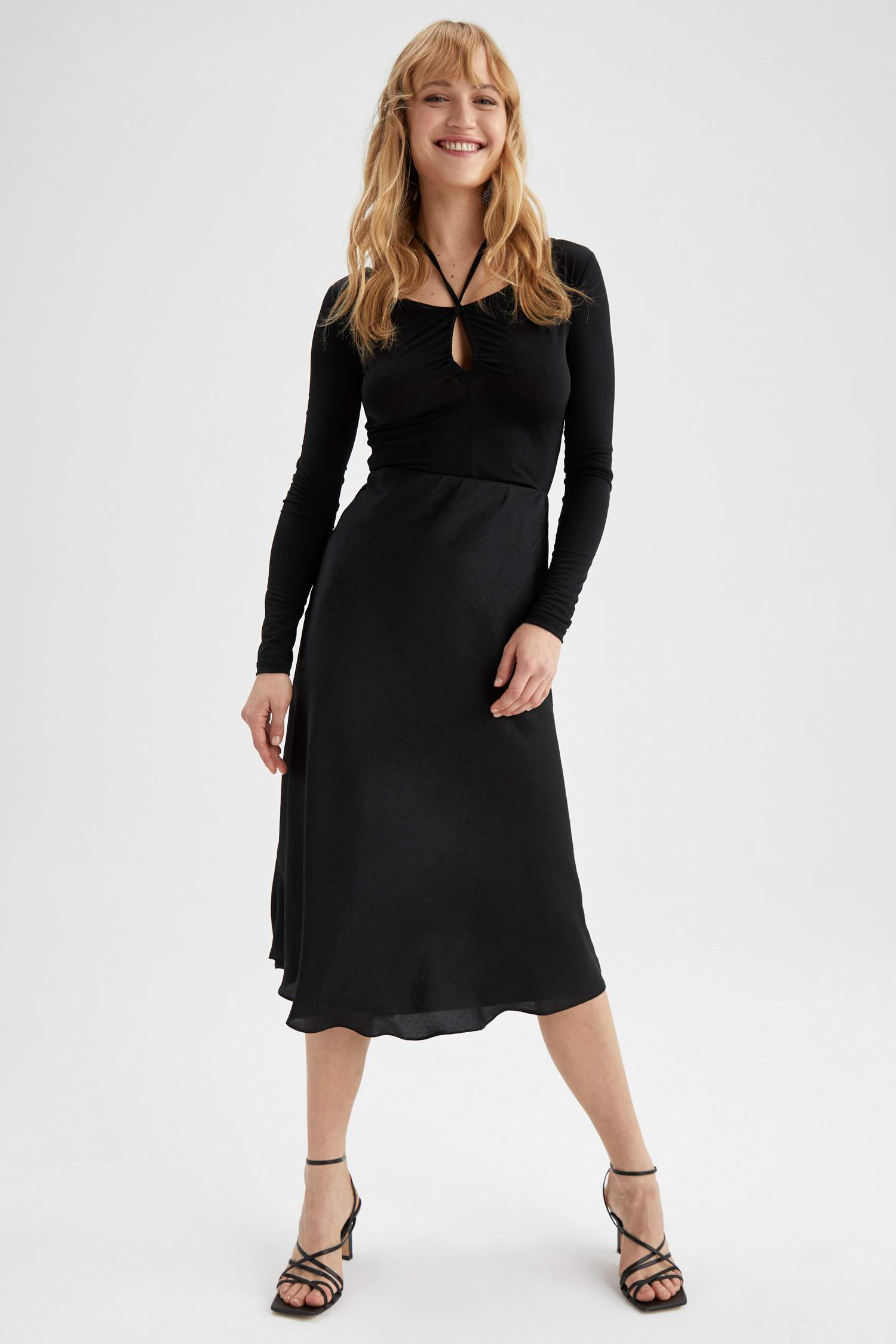 Slim Fit Yılbaşı Temalı V Yaka Boyundan Bağlamalı Uzun Kollu Tişört