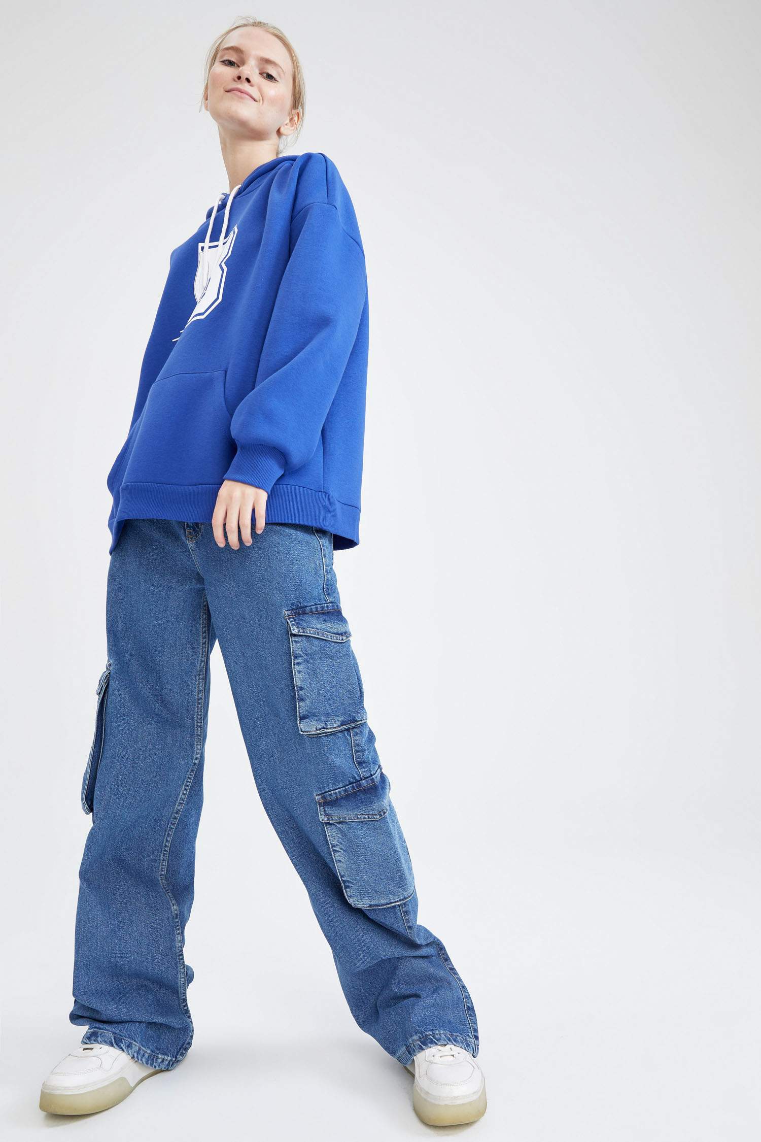 Bugs Bunny Lisanslı Kapüşonlu Oversize Fit Sweatshirt