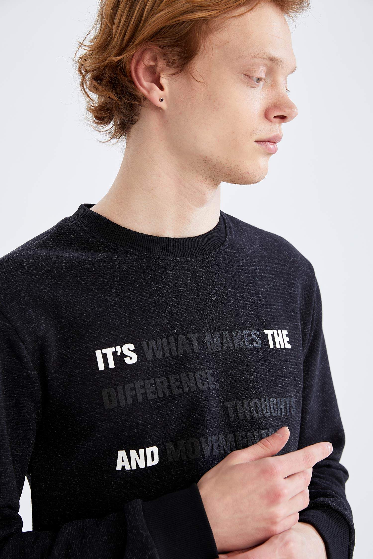 Slim Fit Bisiklet Yaka Sırt Baskılı Sweatshirt
