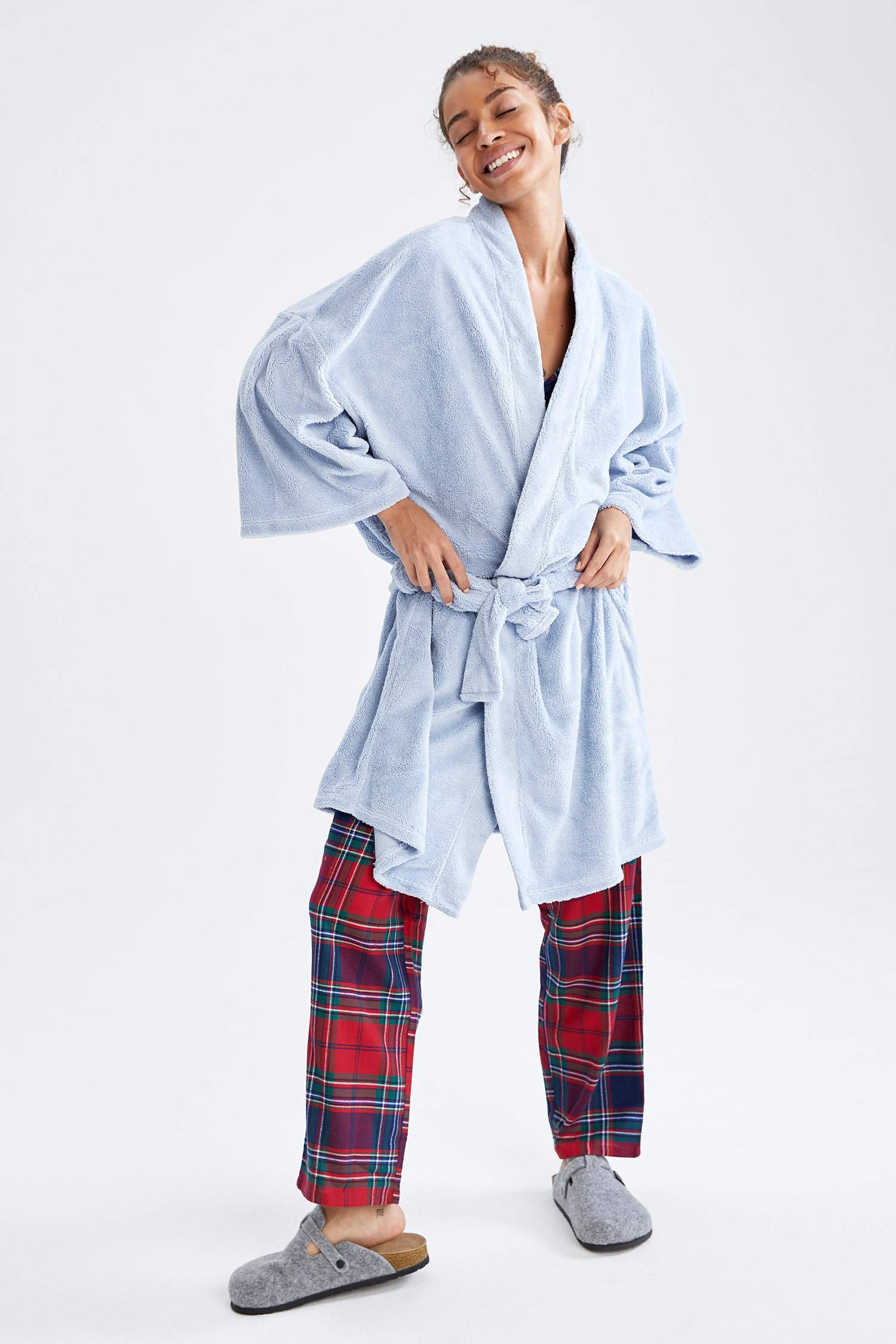 Defacto Fall in Love Regular Fit Wrap Yaka Polar Sabahlık. 2 Defacto Fall in Love Regular Fit Wrap Yaka Polar Sabahlık. 2