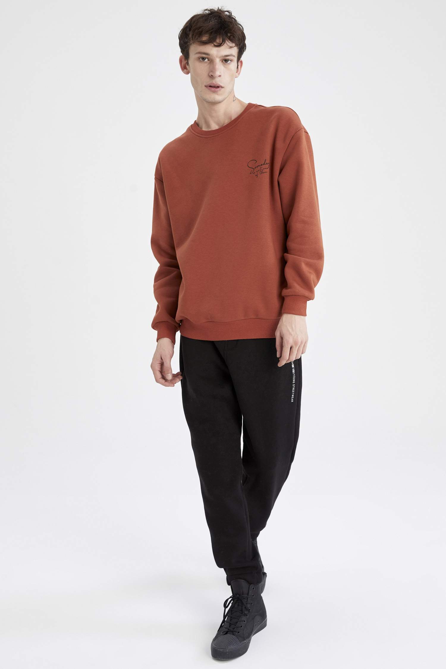 Boxy Fit Bisiklet Yaka Sırt Baskılı Uzun Kollu İçi Yumuşak Tüylü Sweatshirt