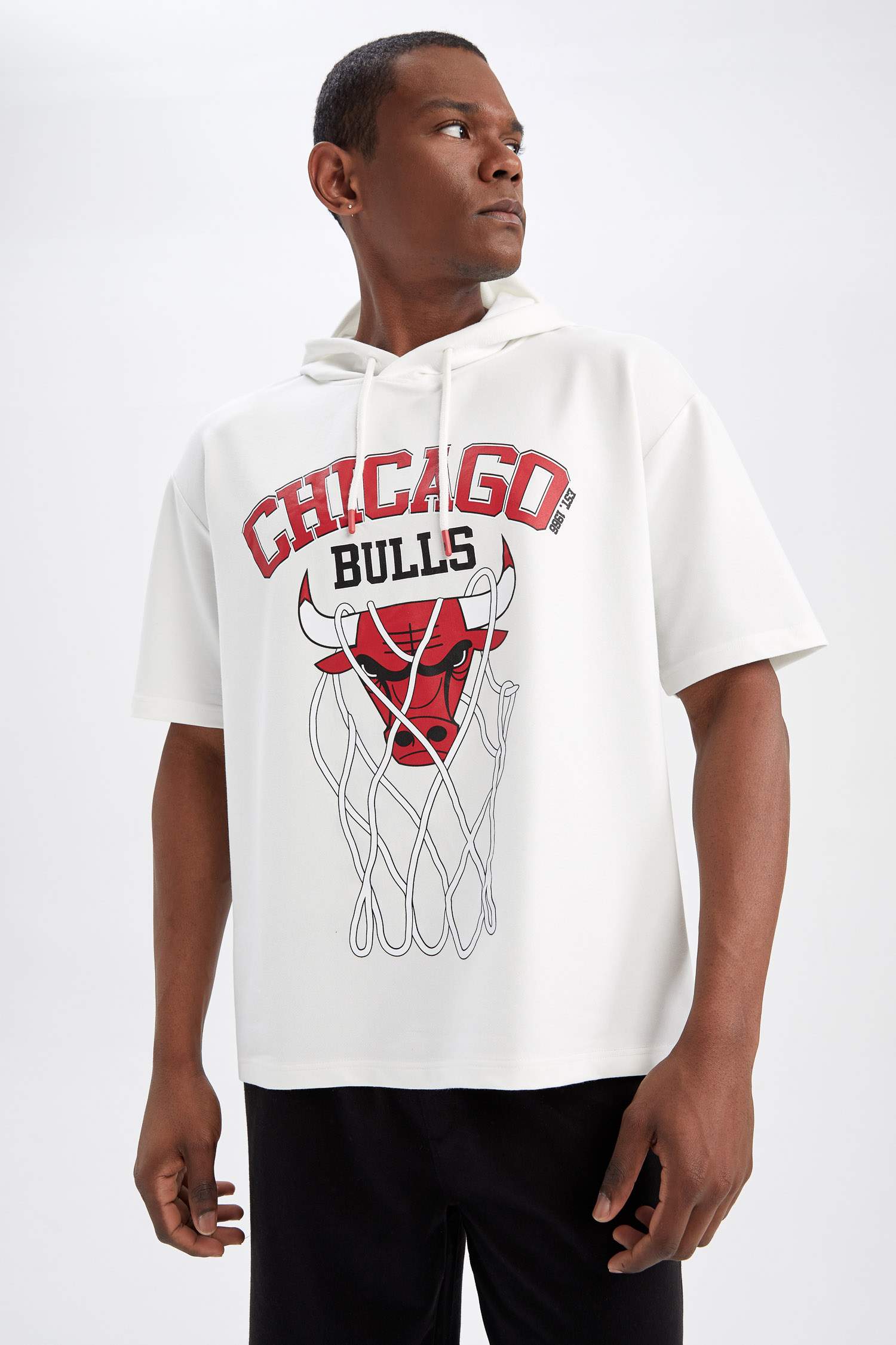 Defacto Fit NBA Chicago Bulls Lisanslı Oversize Fit Kapüşonlu Tişört