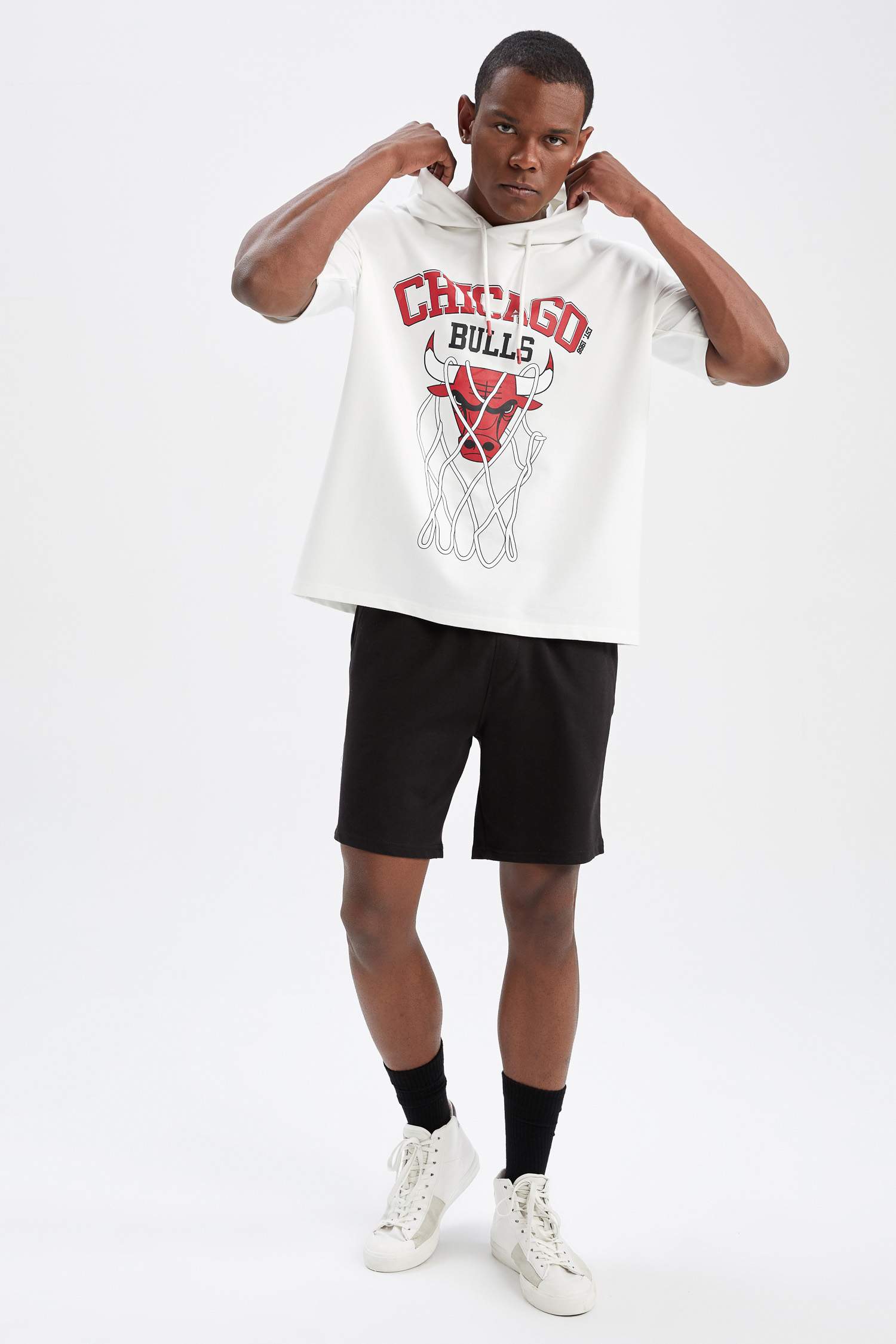 Defacto Fit NBA Chicago Bulls Lisanslı Oversize Fit Kapüşonlu Tişört