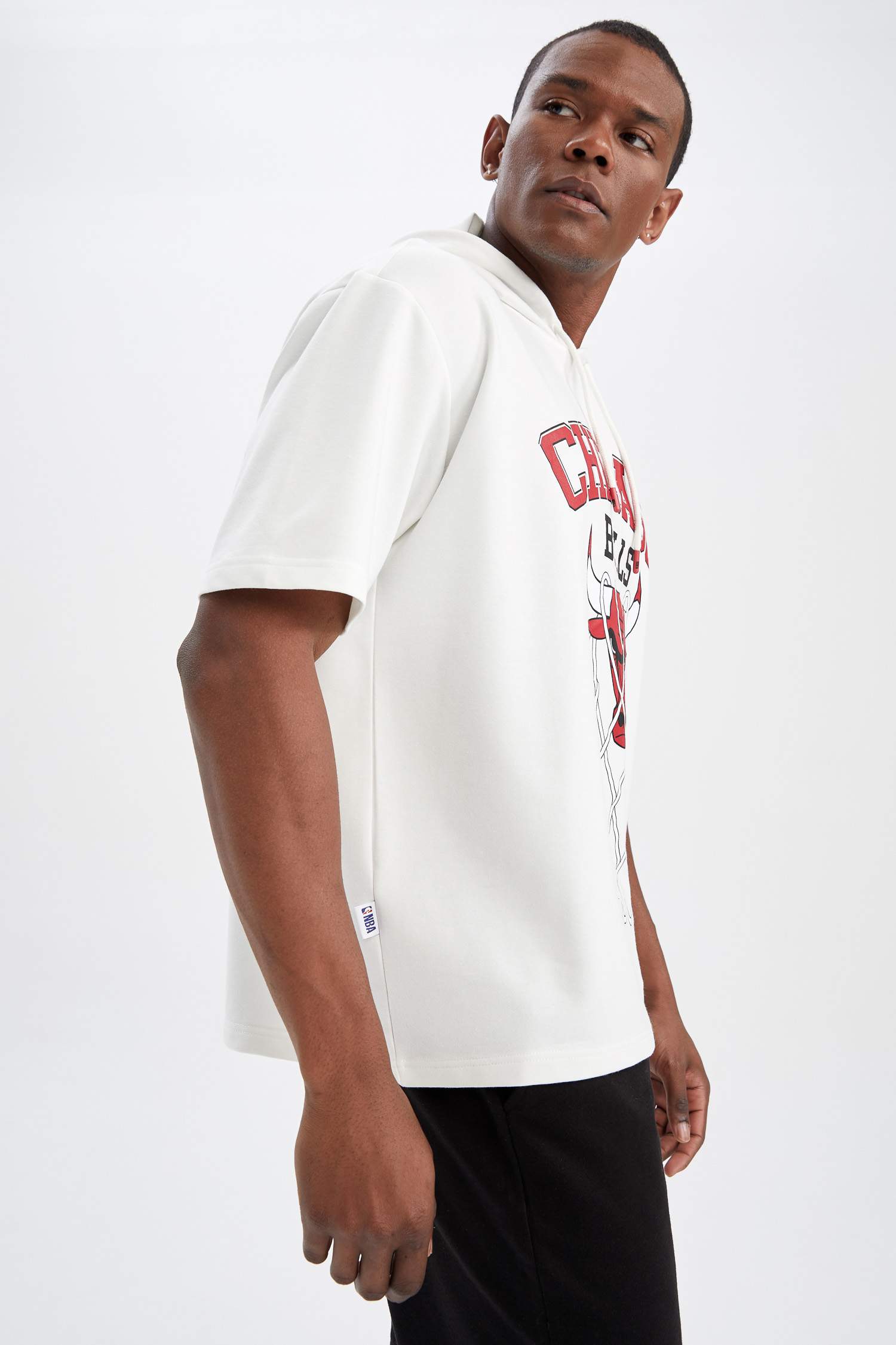 Defacto Fit NBA Chicago Bulls Lisanslı Oversize Fit Kapüşonlu Tişört