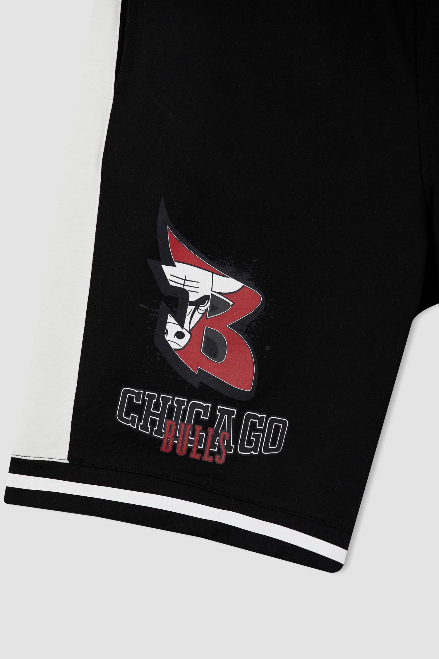 Defacto Fit NBA Chicago Bulls Lisanslı Oversize Fit İnce Kumaş Şort