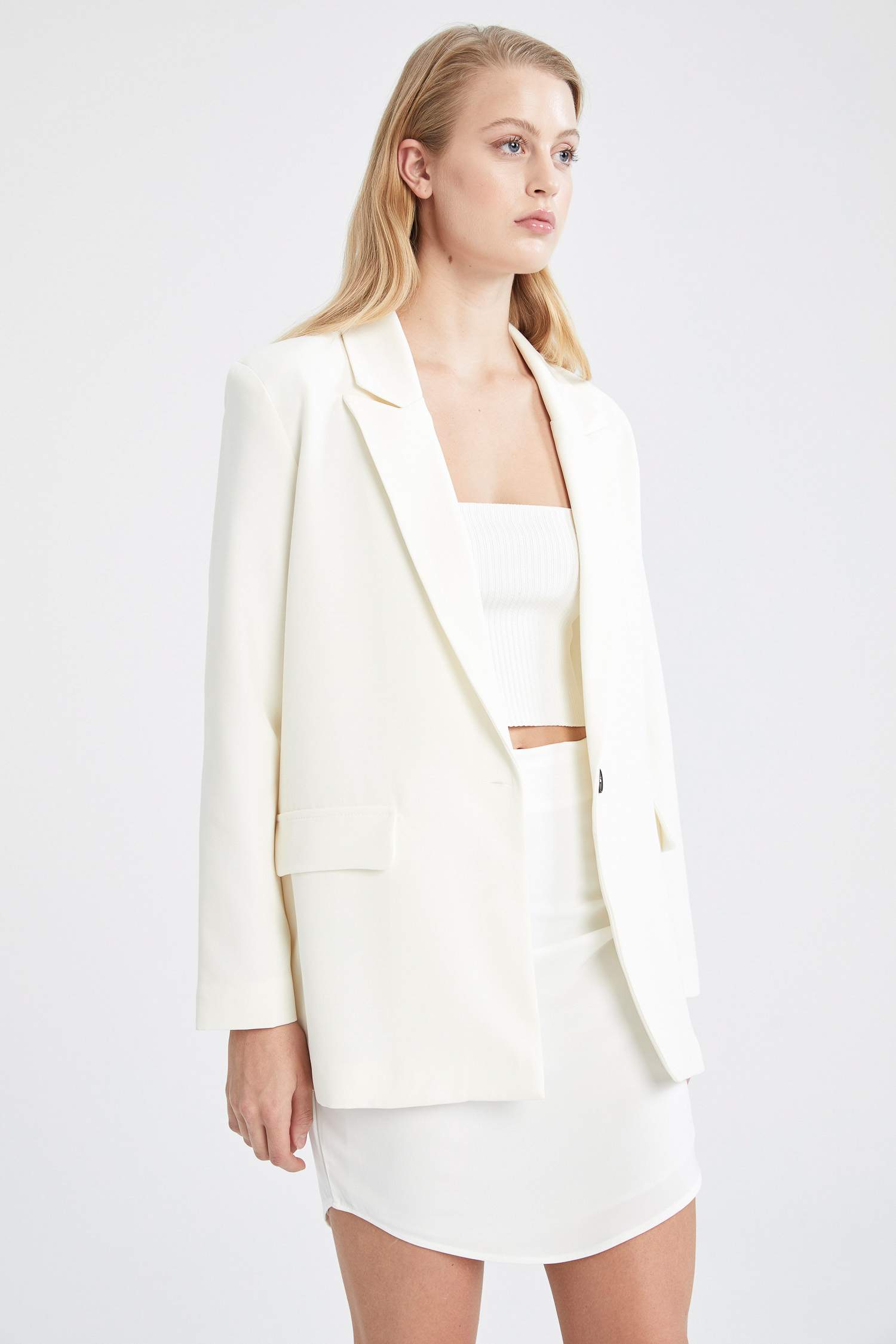 Oversize Fit Cep Kapaklı Tek Yırtmaçlı Blazer Ceket