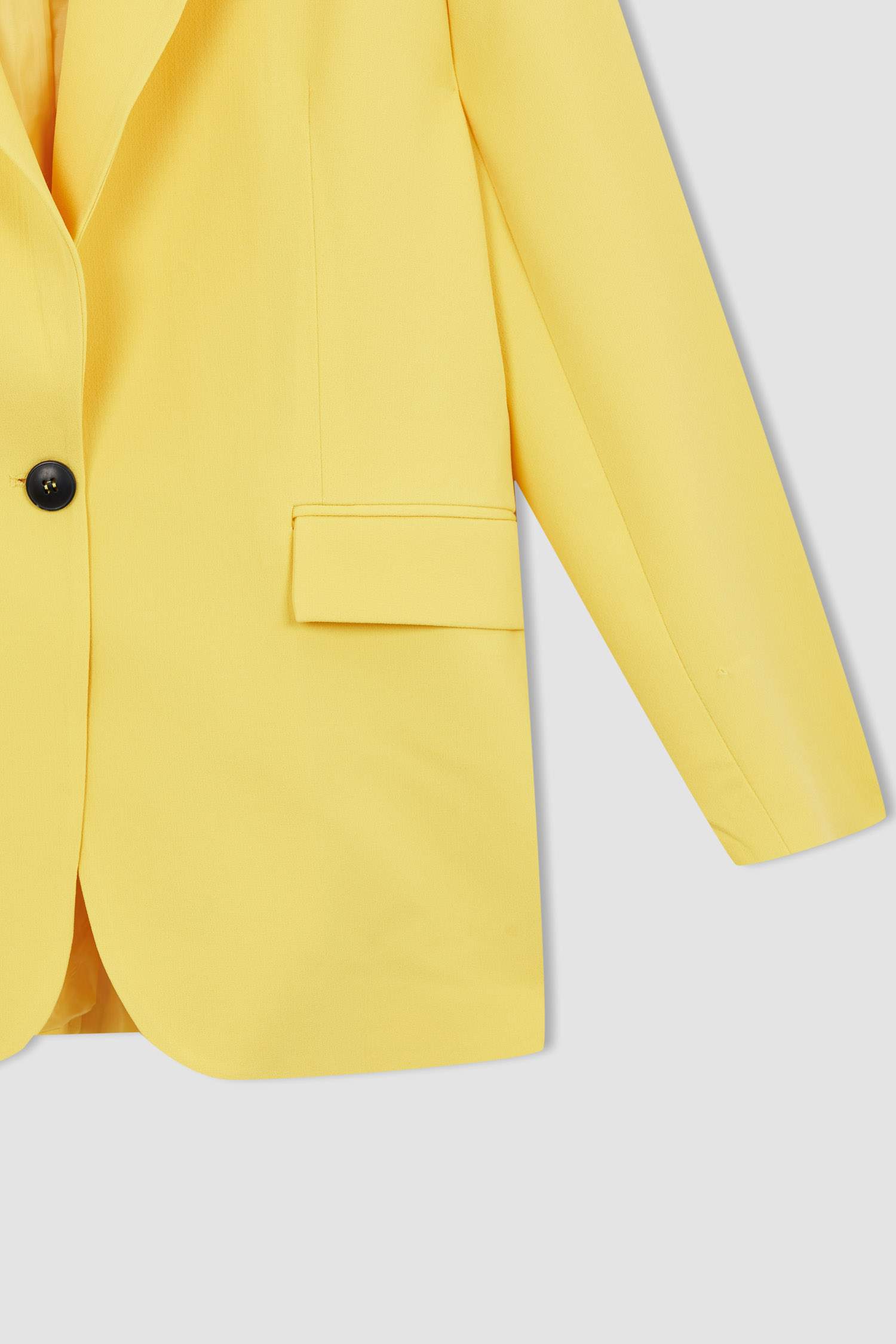 Oversize Fit Cep Kapaklı Tek Yırtmaçlı Blazer Ceket