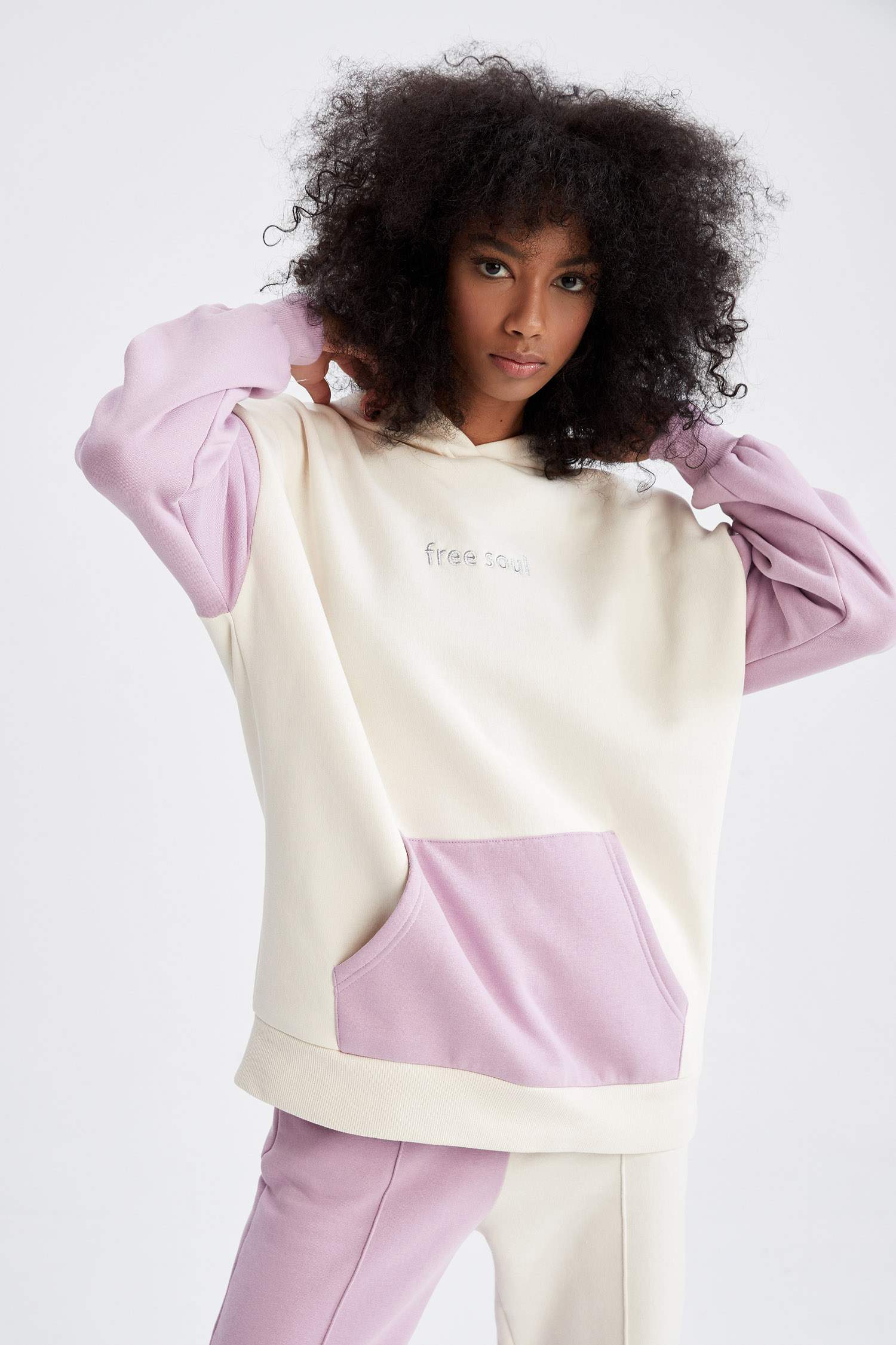 Oversize Fit Kapüşonlu Kanguru Cepli Baskılı Renk Bloklu Sweatshirt