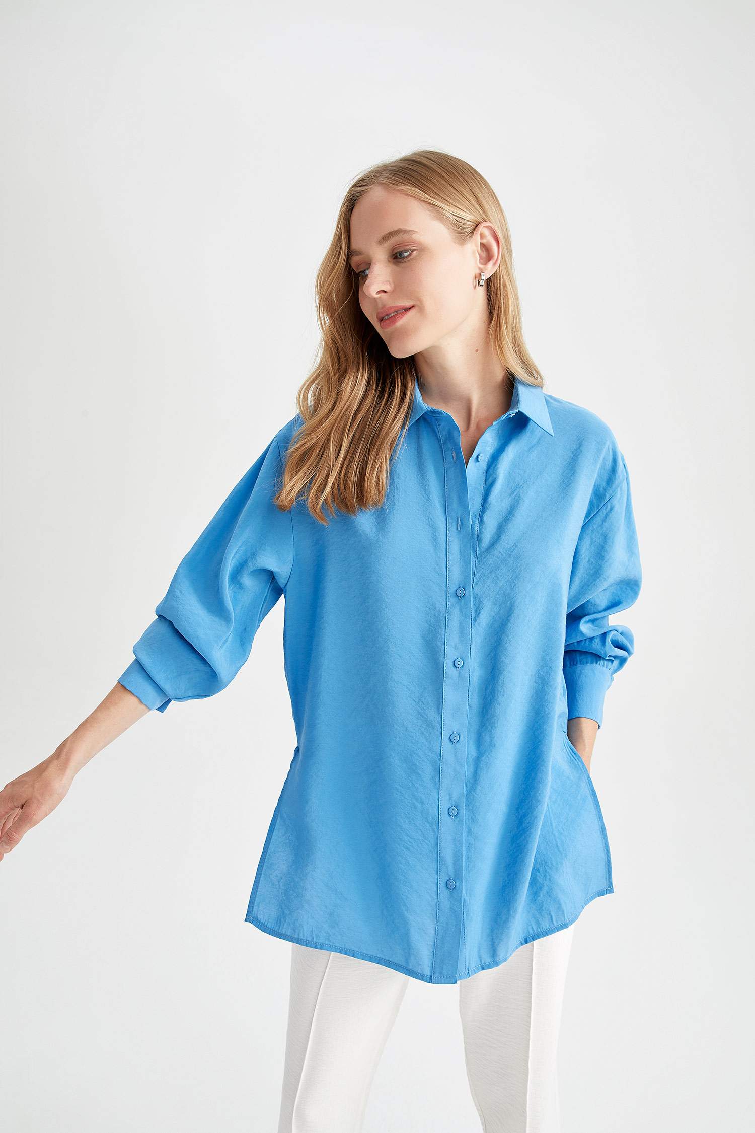 Oversize Fit Yırtmaç Detaylı Tensel Uzun Kollu Gömlek Tunik