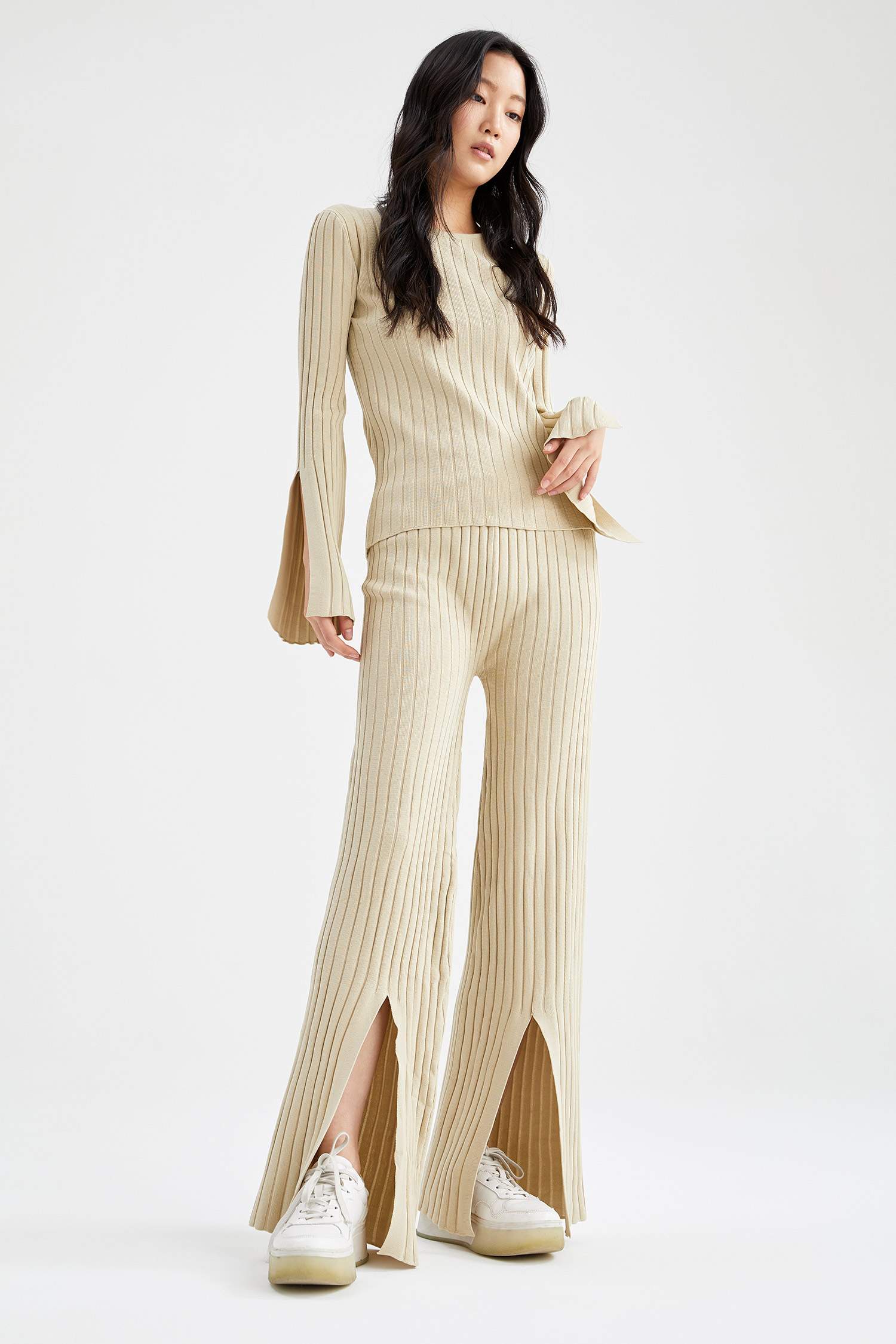 Slim Fit Yırtmaçlı Geniş Paça Triko Pantolon