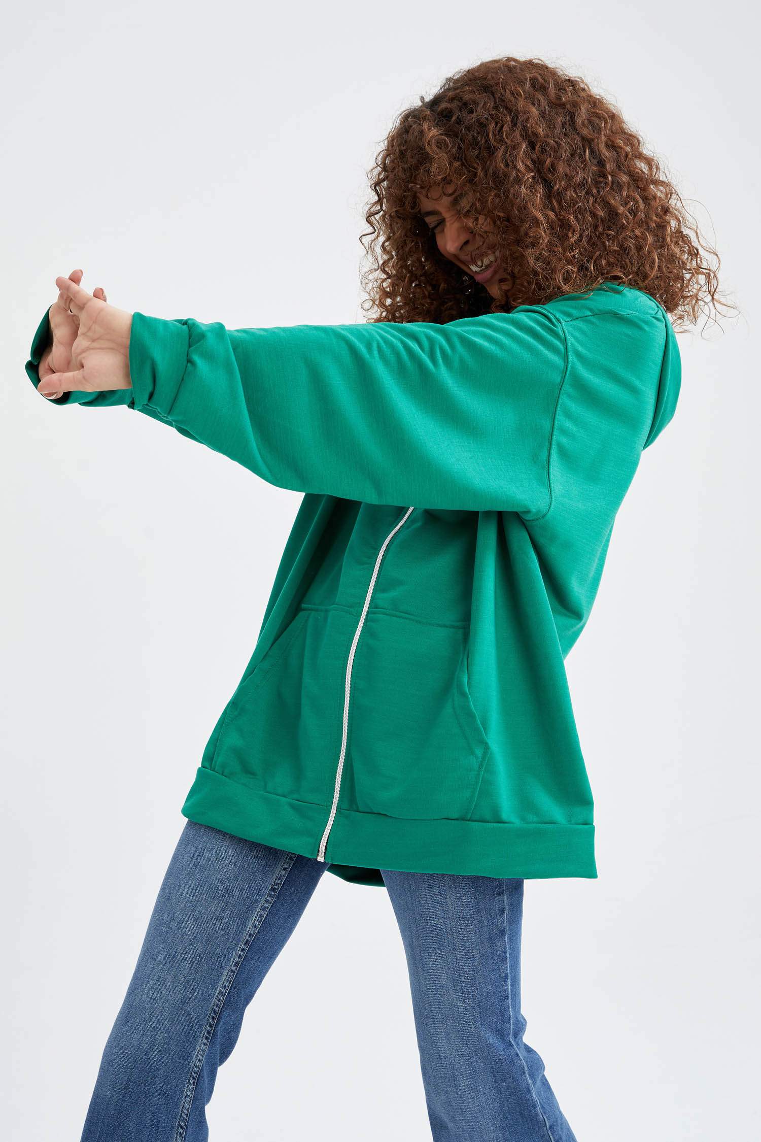 Kapüşonlu Oversize Fit Cep Detaylı Fermuarlı Sweat Hırka