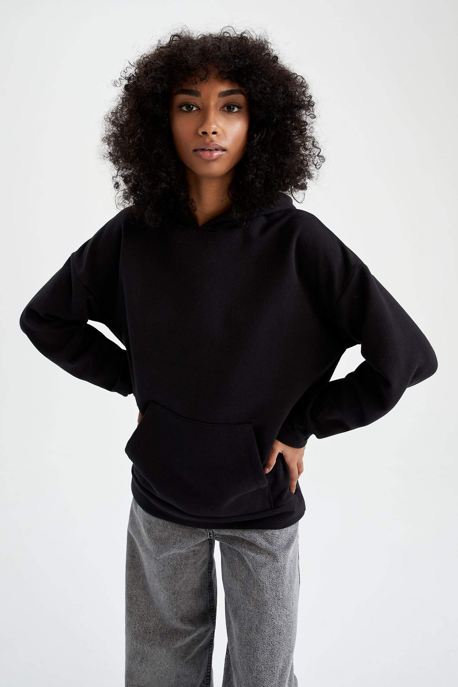 Oversize Fit Kapüşonlu Kanguru Cepli Sweatshirt