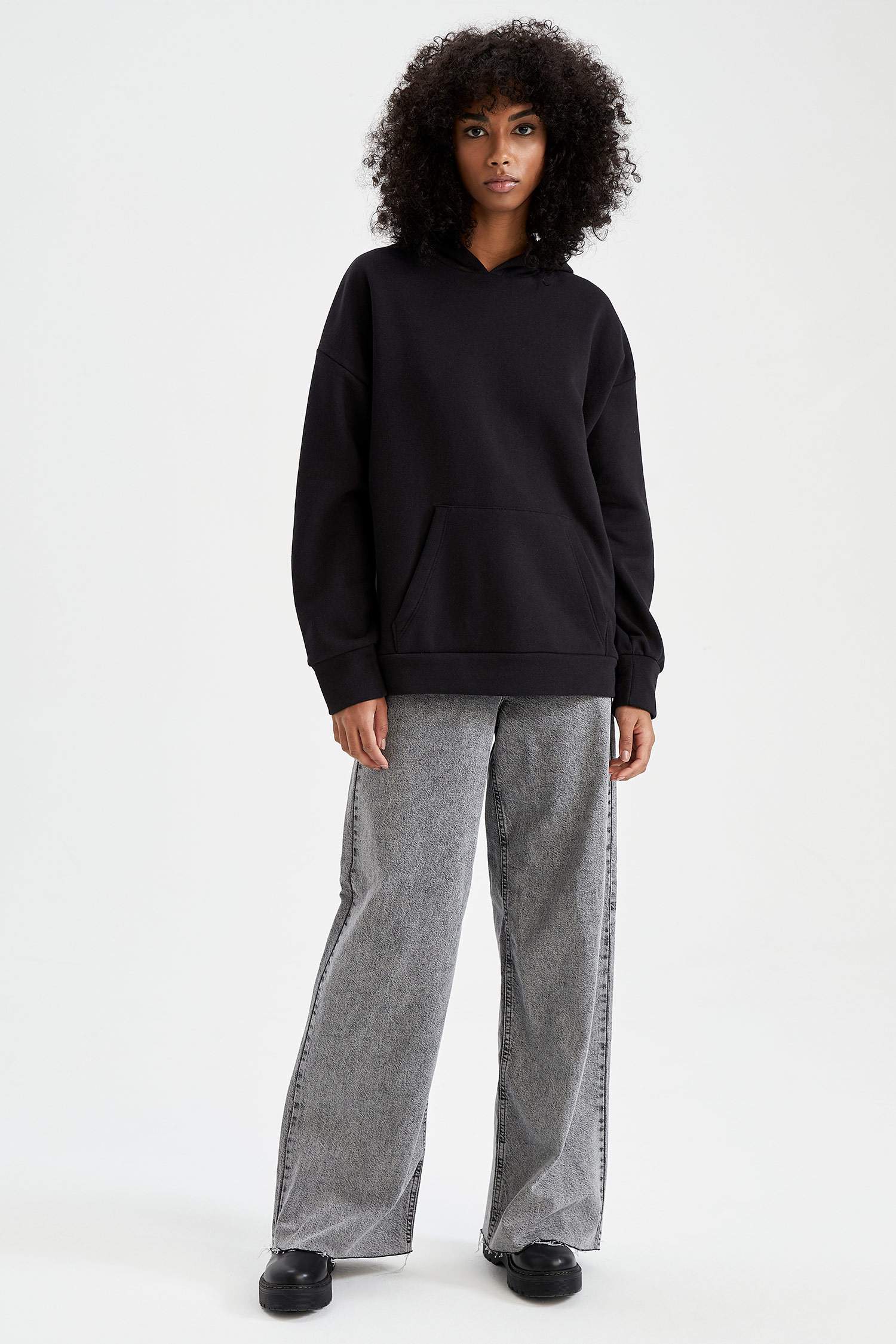 Oversize Fit Kapüşonlu Kanguru Cepli Sweatshirt