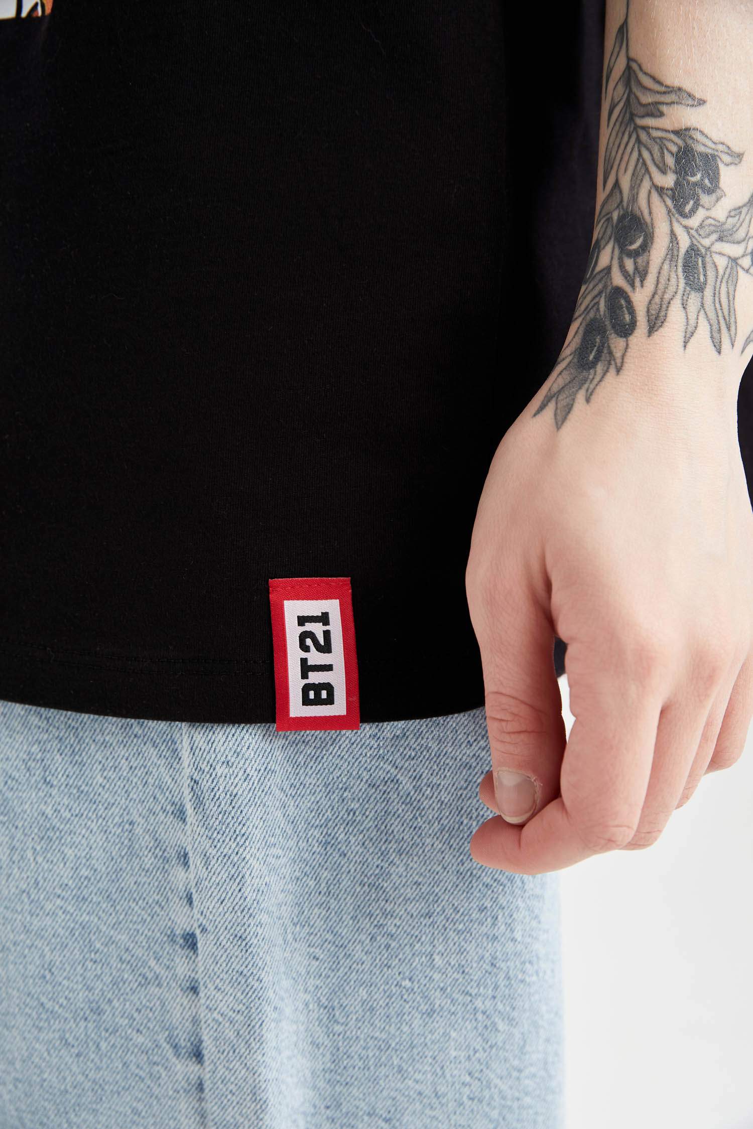 Coool BT21 Lisanslı Oversize Fit Bisiklet Yaka Baskılı Kısa Kollu Tişört