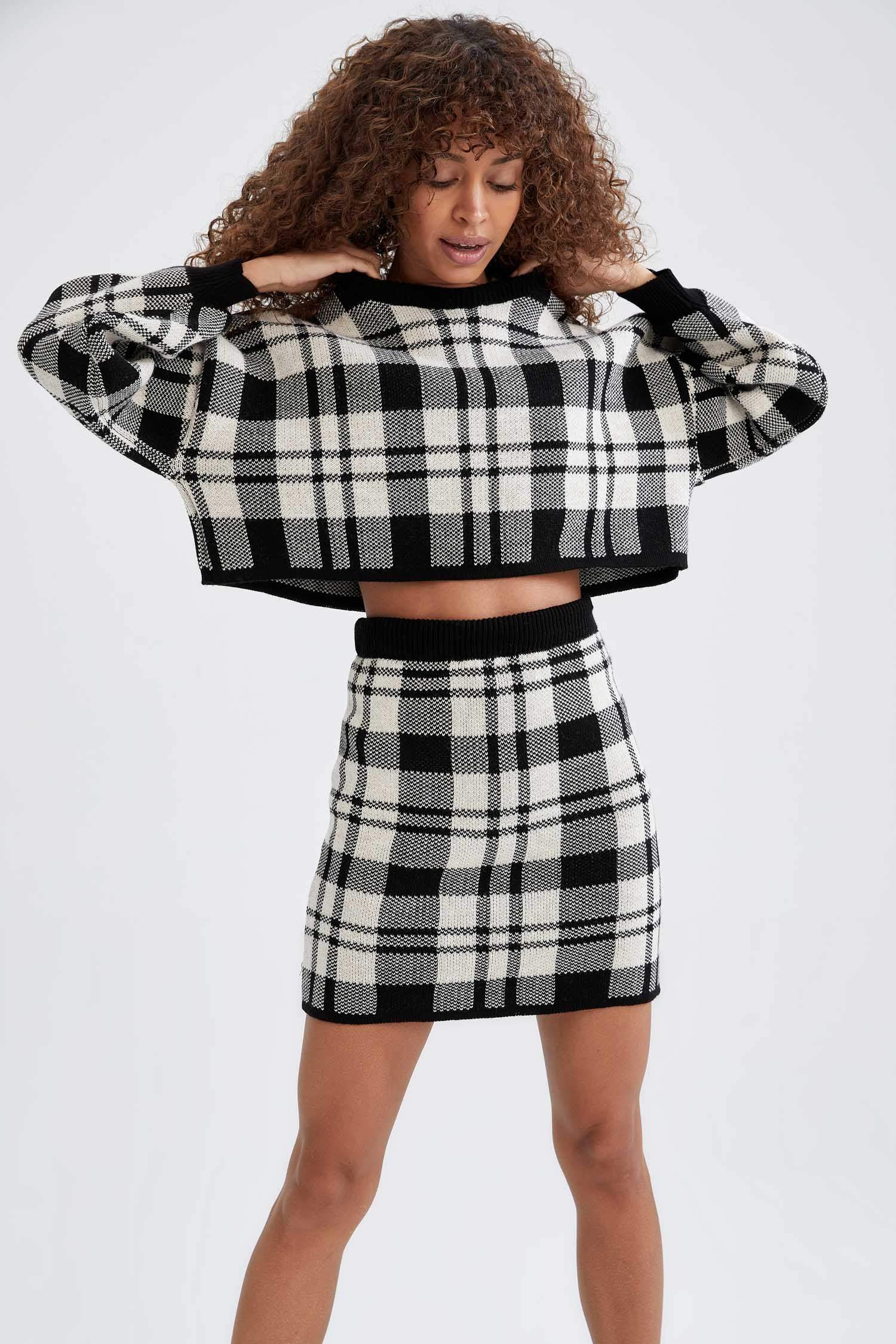 Ekoseli Bisiklet Yaka Oversize Fit Balon Kollu Crop Triko Kazak