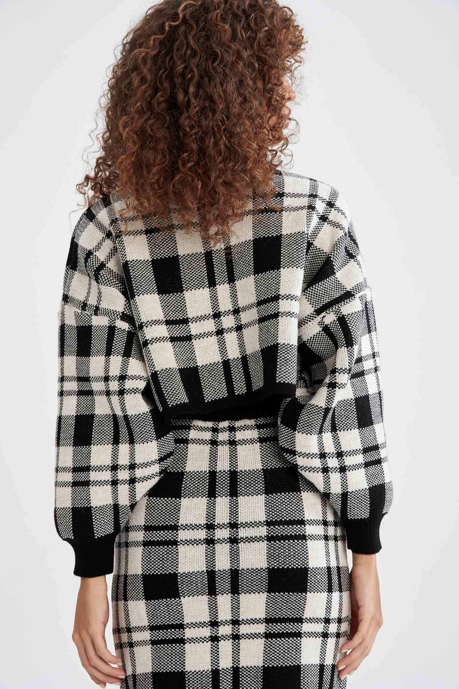 Ekoseli Bisiklet Yaka Oversize Fit Balon Kollu Crop Triko Kazak