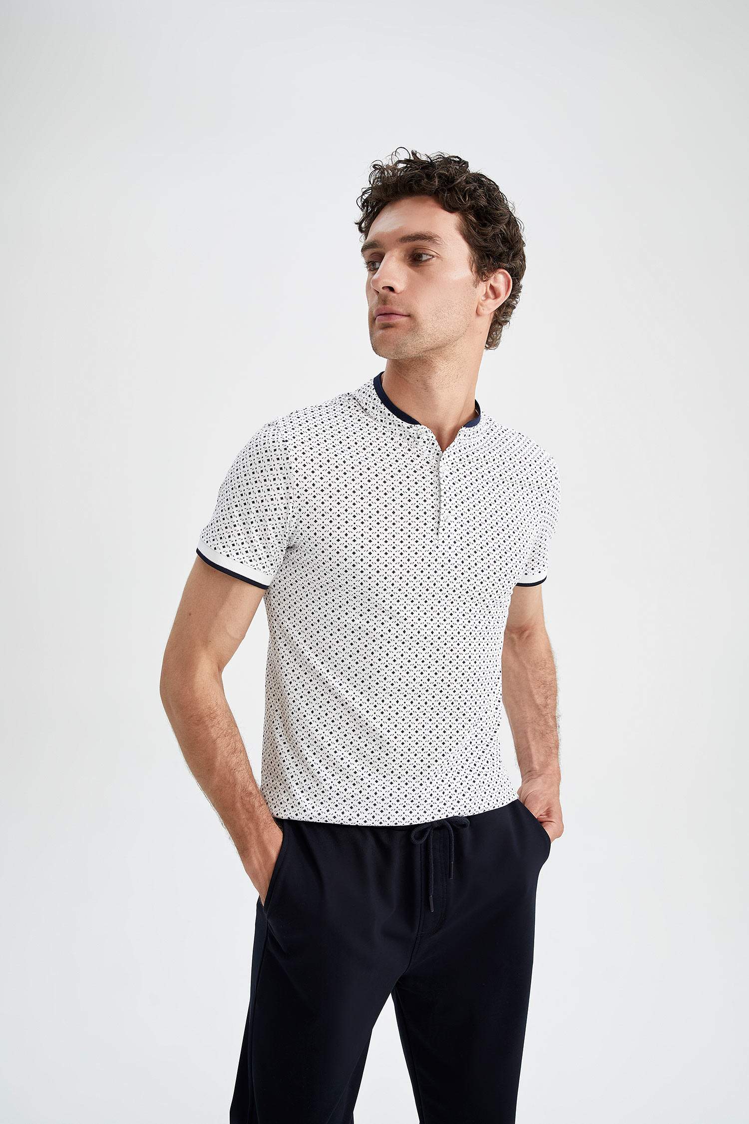 Slim Fit Dik Yaka Pamuklu Penye Tişört