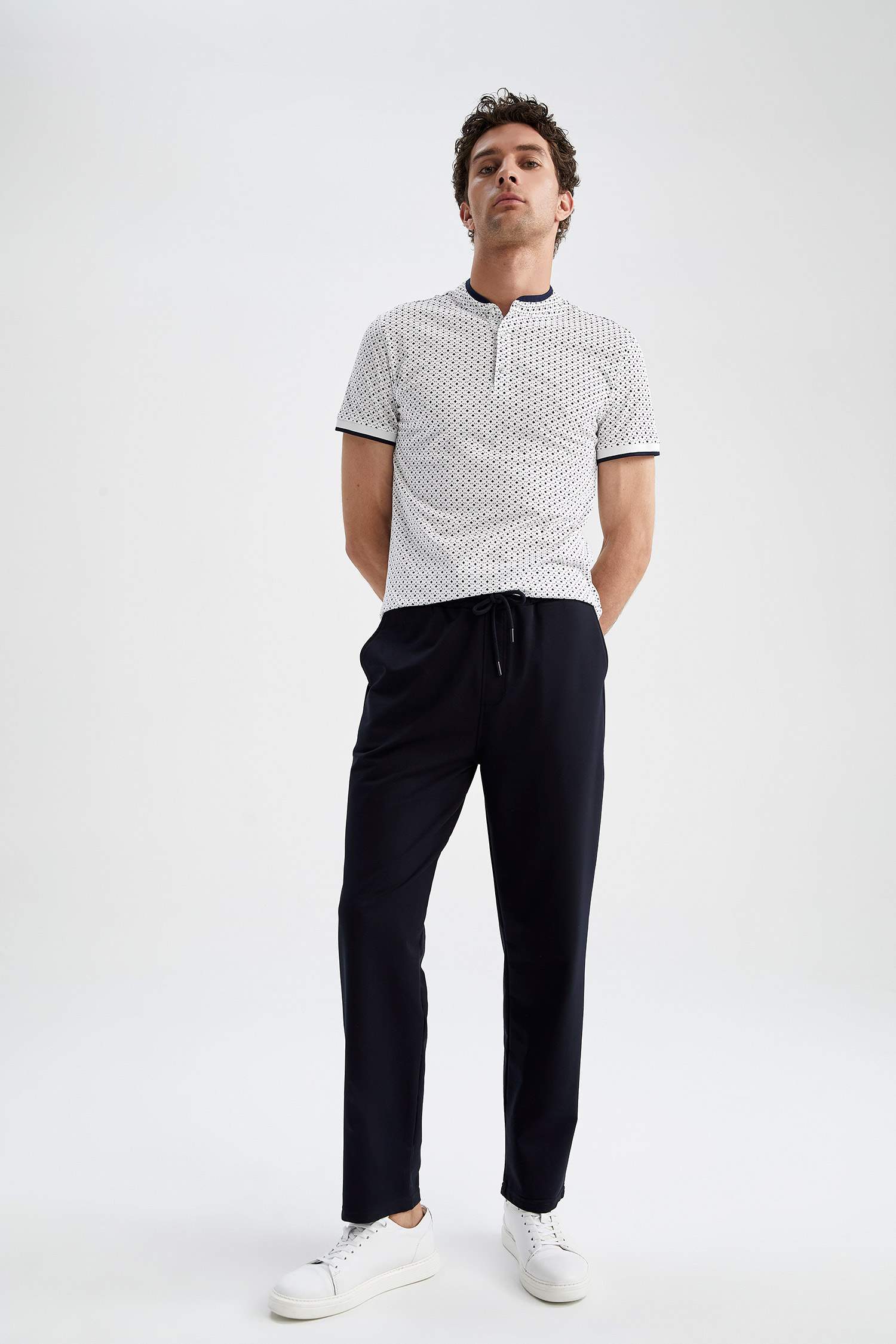 Slim Fit Dik Yaka Pamuklu Penye Tişört