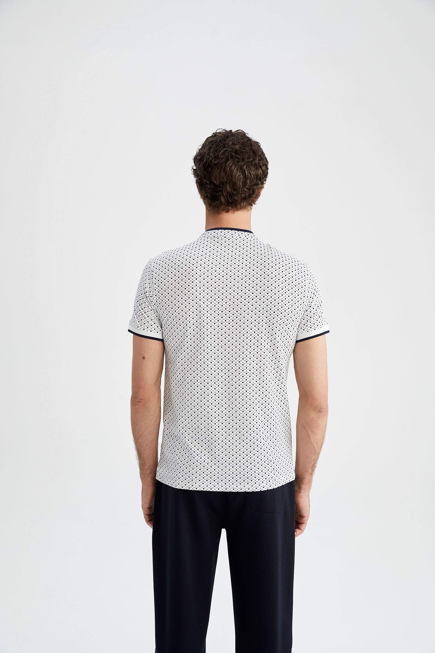 Slim Fit Dik Yaka Pamuklu Penye Tişört