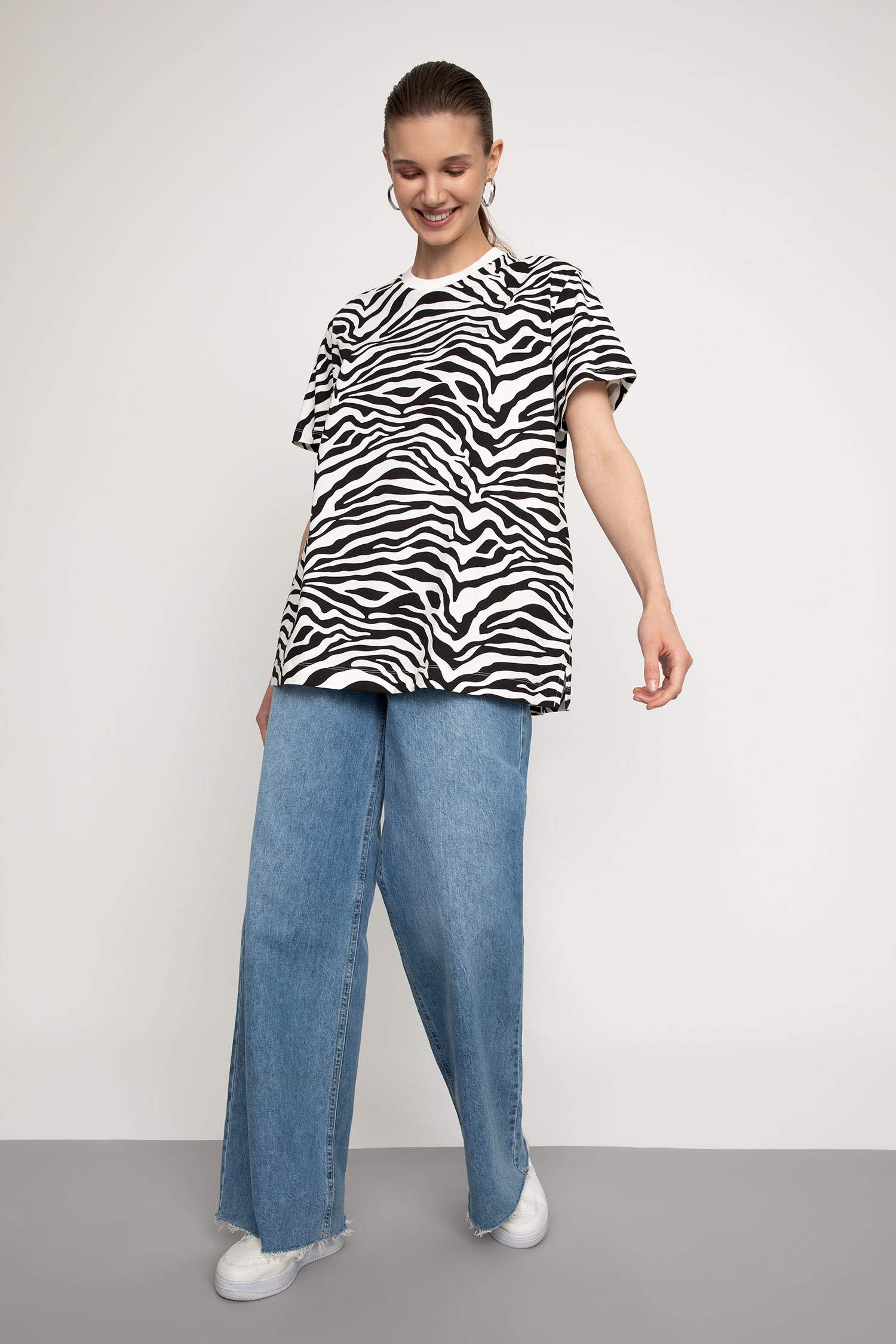 Relax Fit Zebra Desenli Kısa Kollu Tunik Tişört