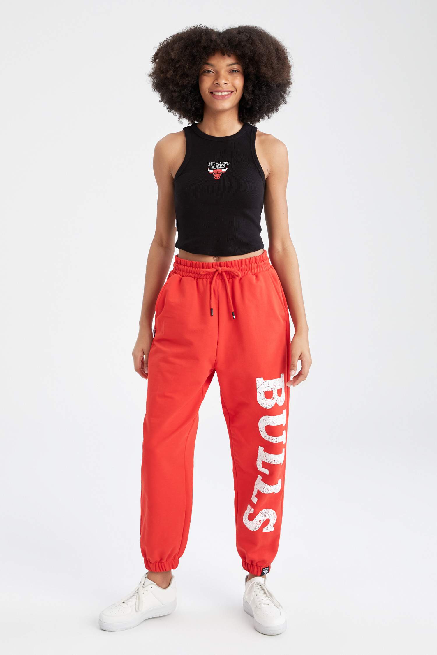 Defacto Fit NBA Chicago Bulls Lisanslı Slim Fit Halter Yaka Fittilli Crop Atlet