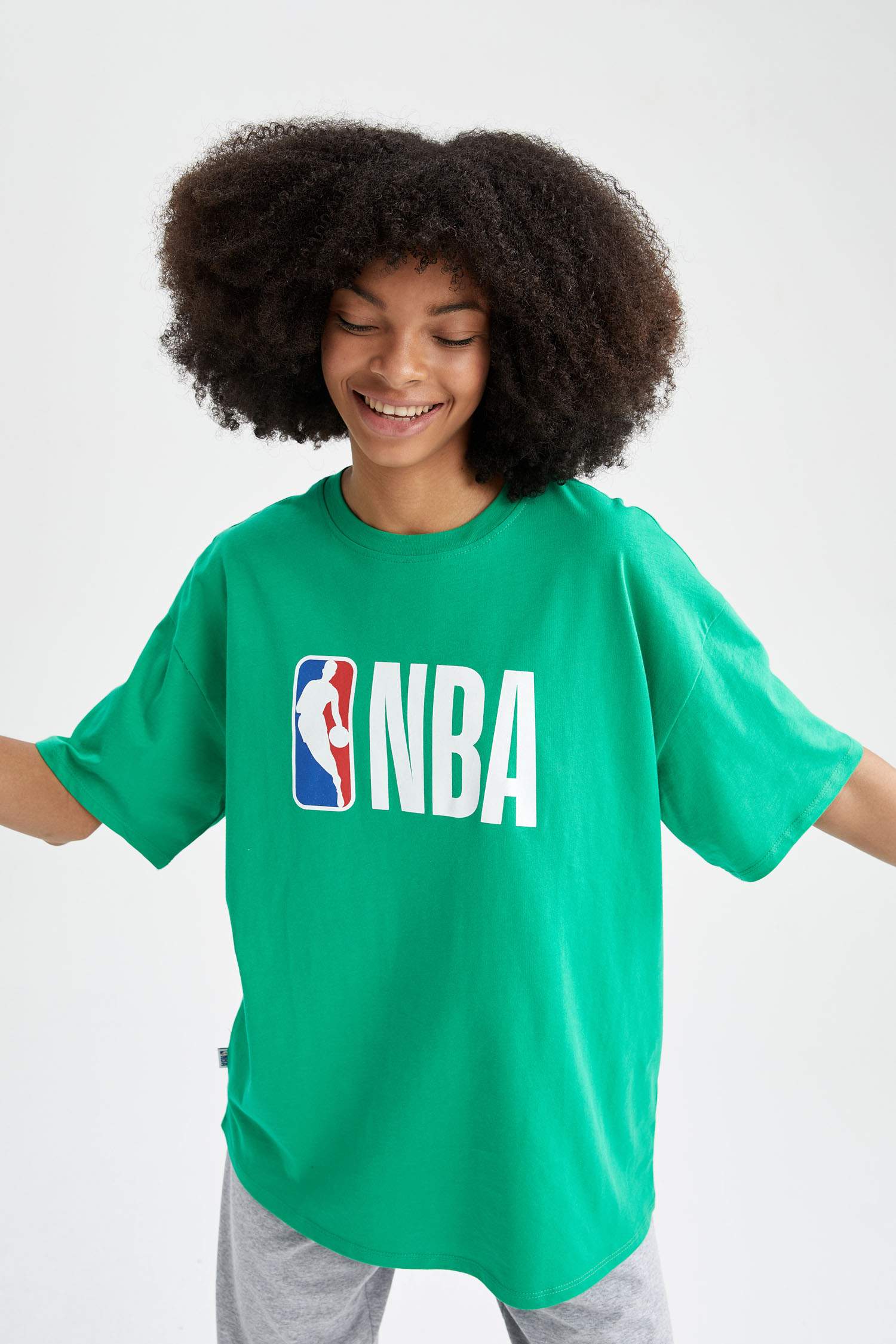 Defacto Fit NBA Lisanslı Oversize Fit Bisiklet Yaka Kısa Kollu Örme Tişört