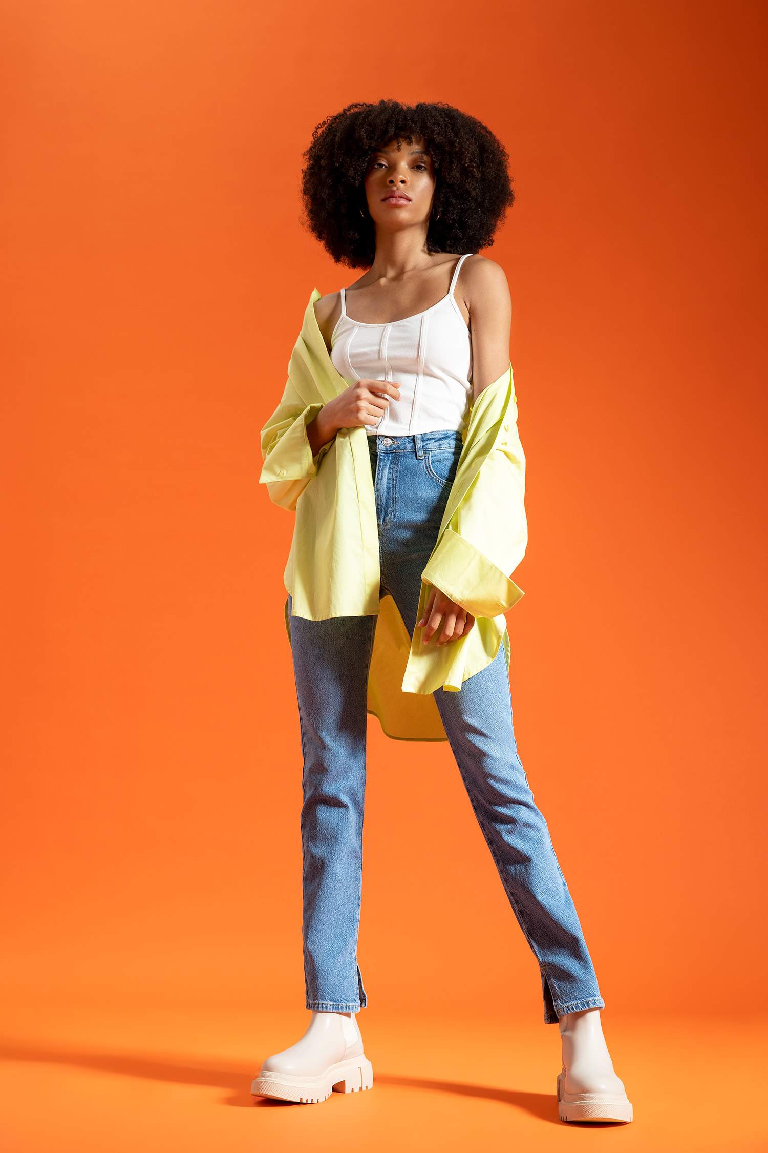 Fitted Kare Yaka Şerit Detaylı Koşkorse Askılı Crop Atlet