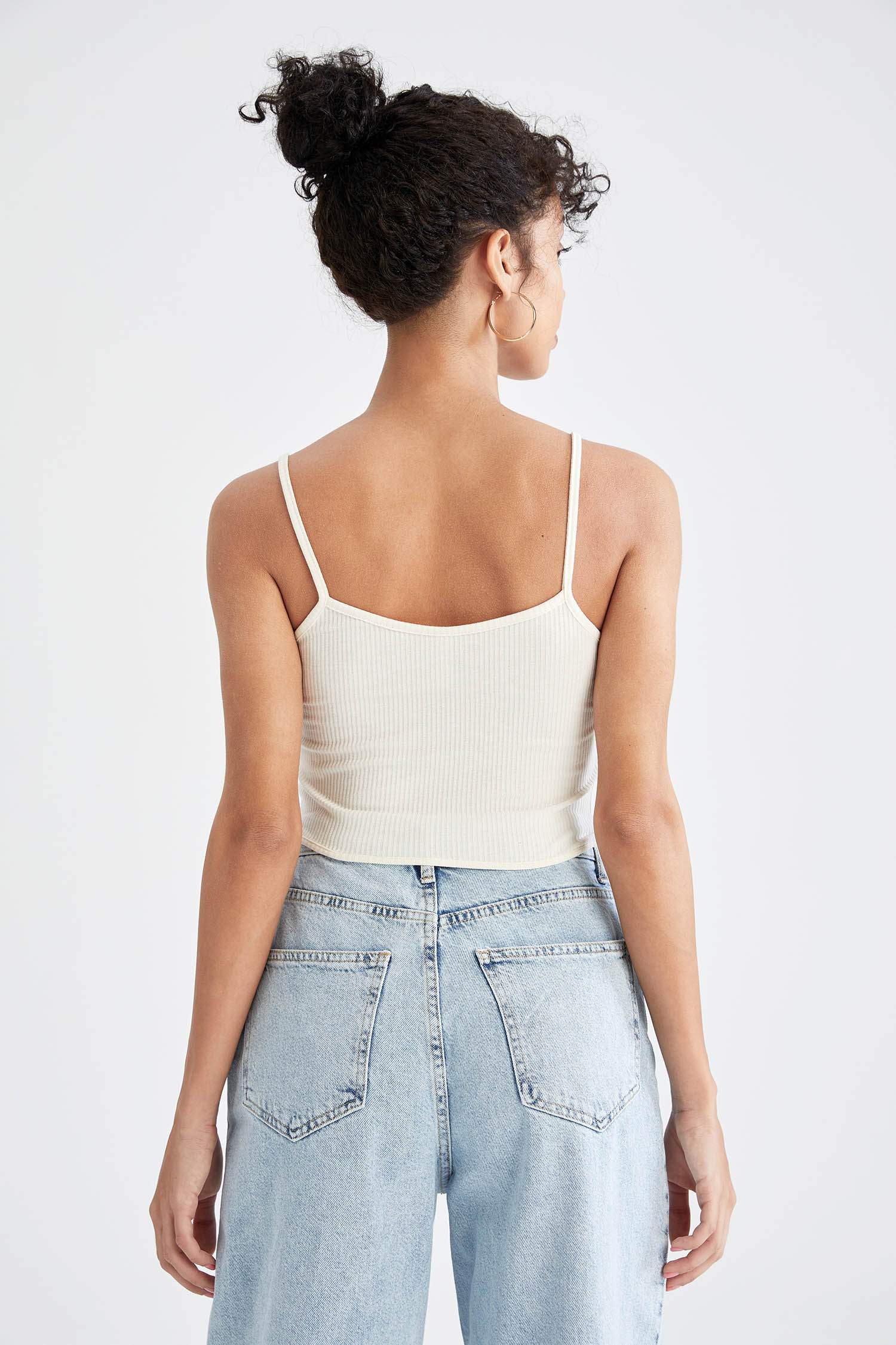 Fitted Kare Yaka Şerit Detaylı Koşkorse Askılı Crop Atlet
