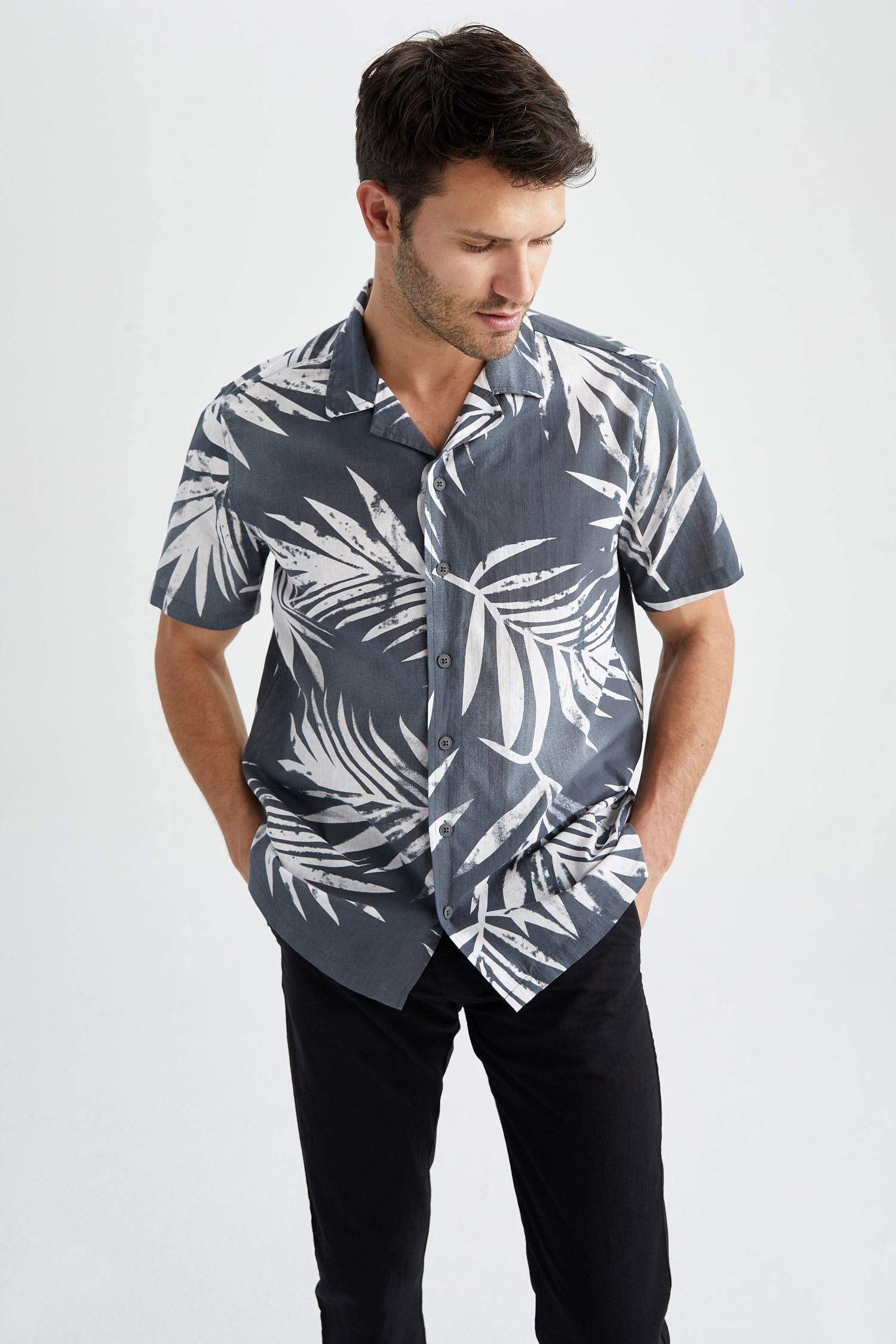 Regular Fit Apaş Yaka Desenli Kısa Kollu Pamuklu Hawaii Gömlek